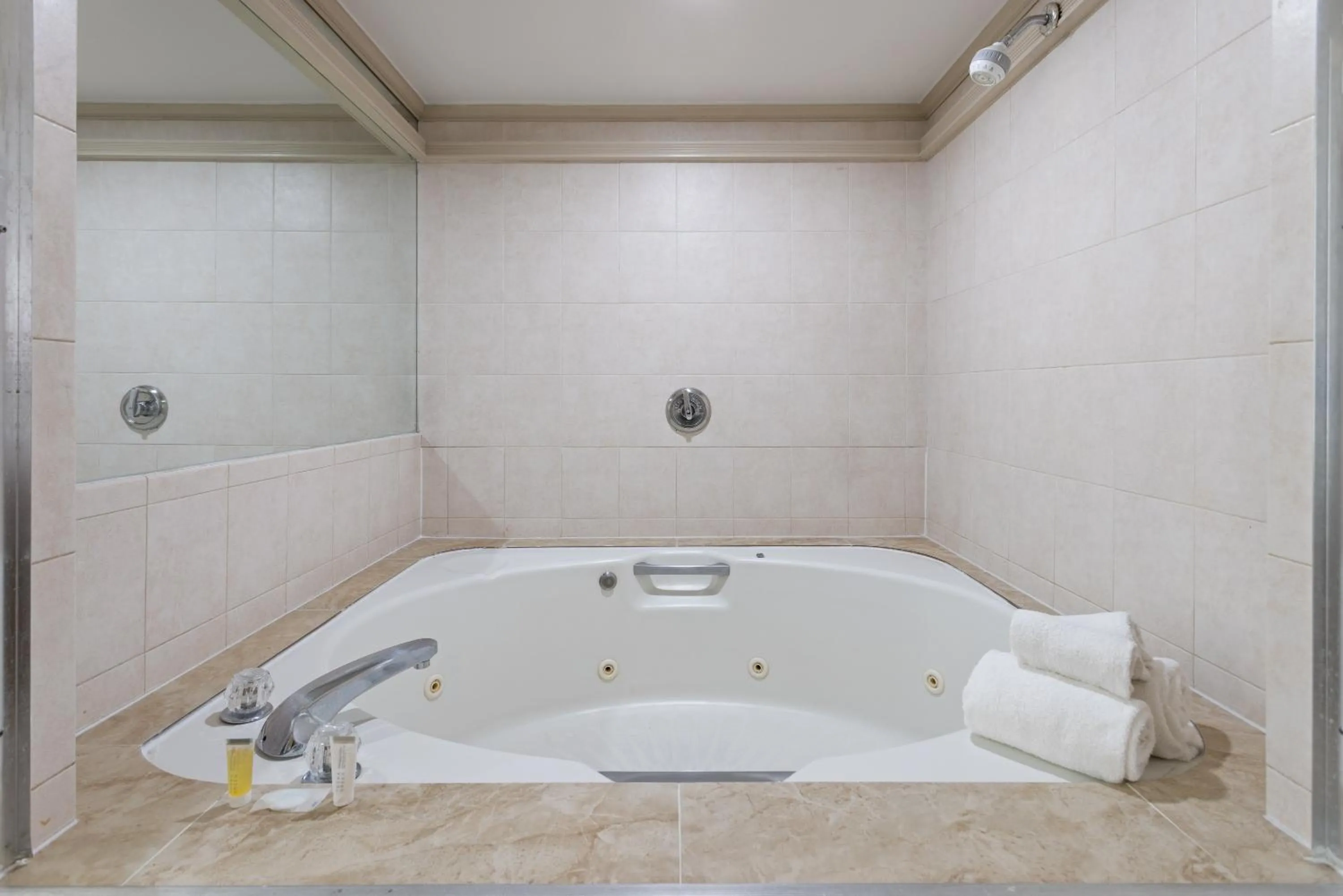 Hot Tub in Inn at Atlantic City Hotel & Banquet