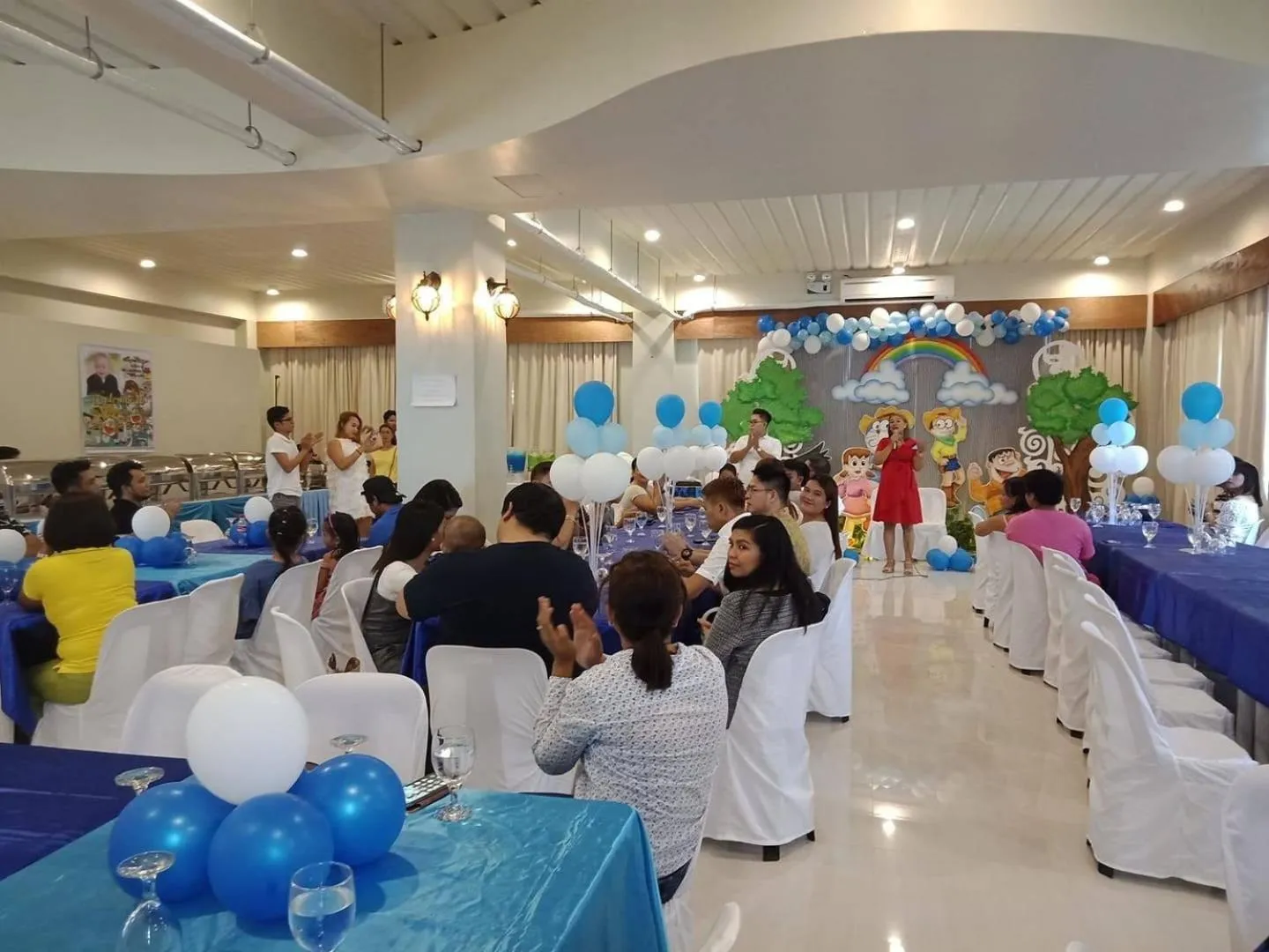 People in Pacific Waves Inn (Annex)