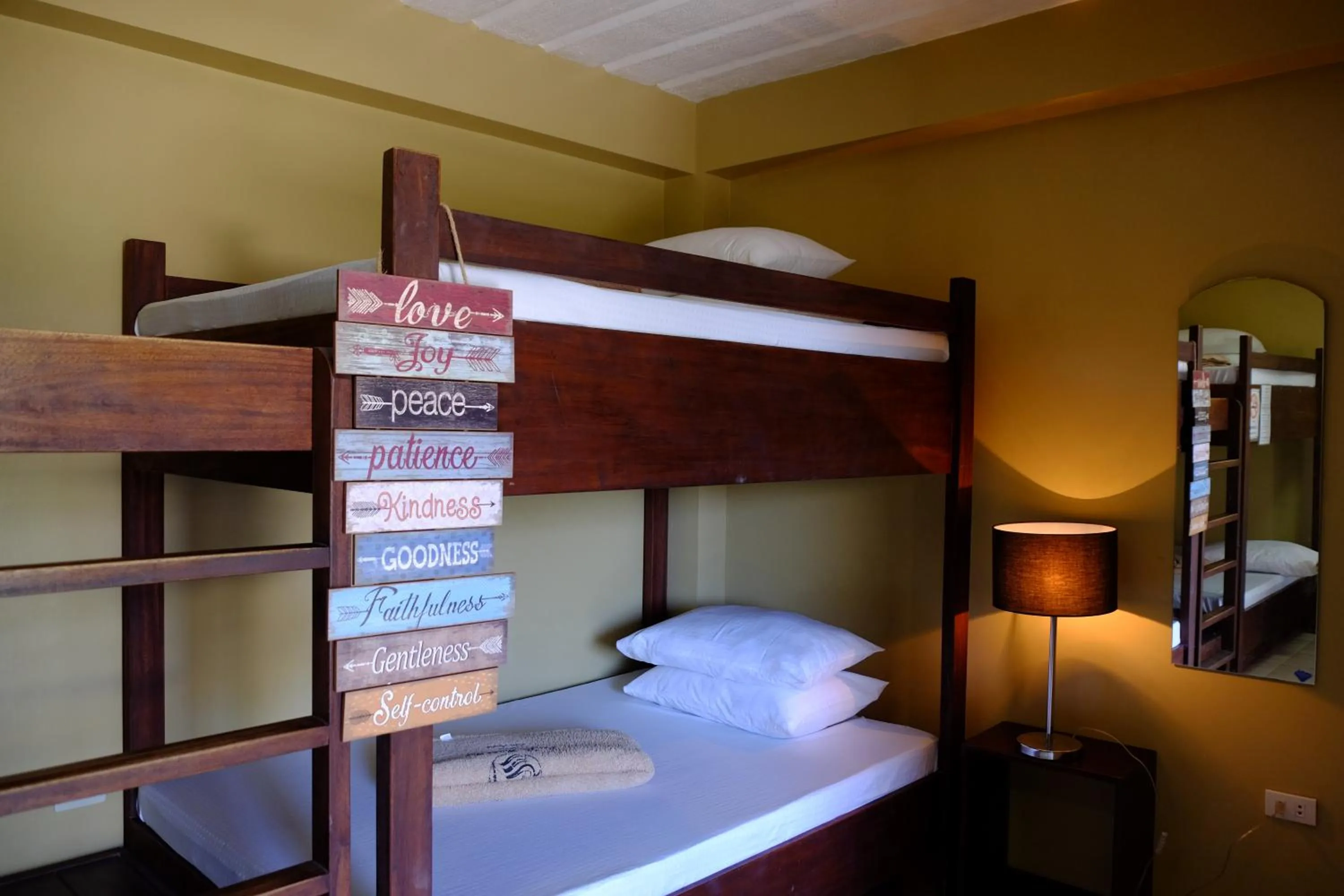 bunk bed, Bed in Pacific Waves Inn (Annex)