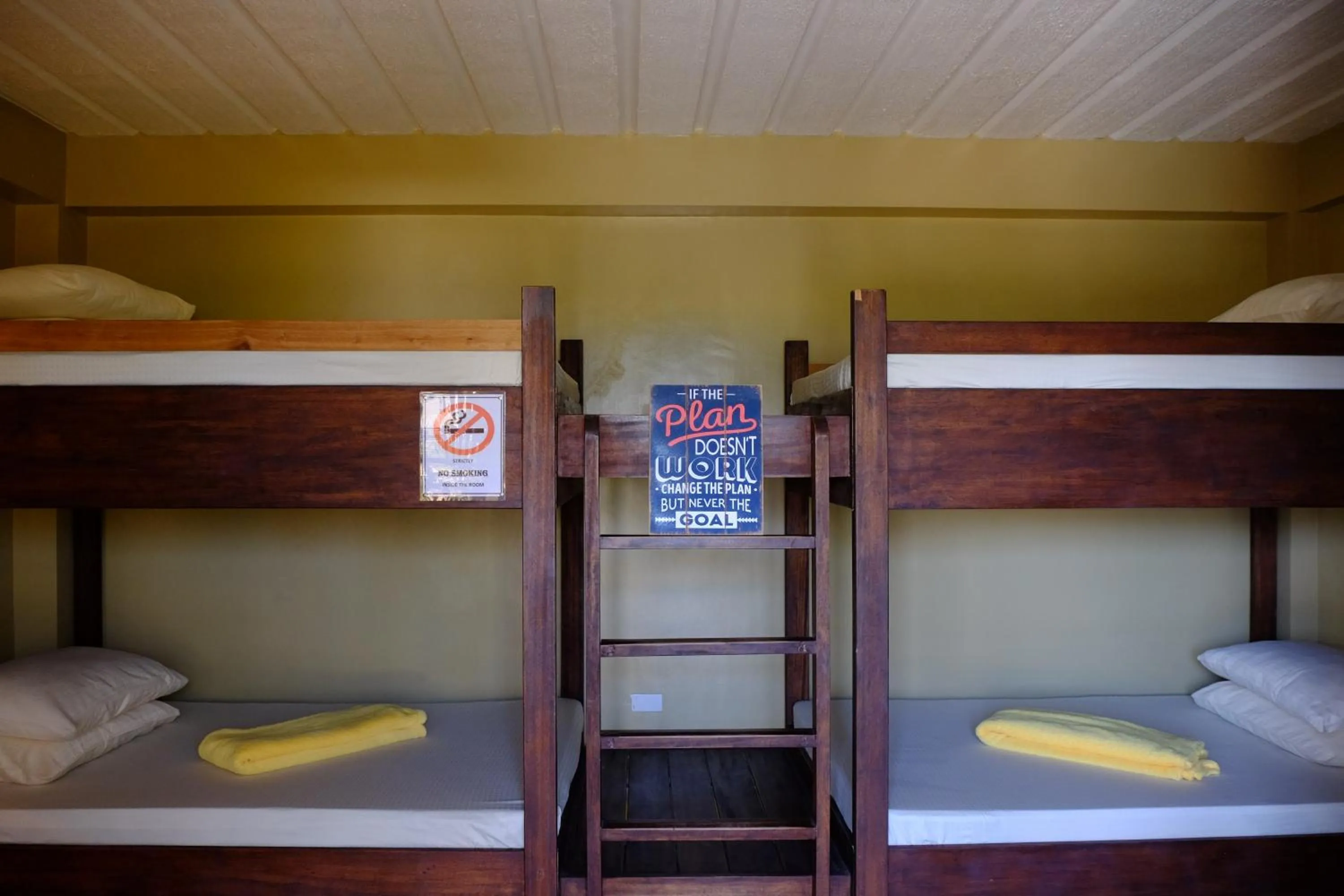 bunk bed, Bed in Pacific Waves Inn (Annex)