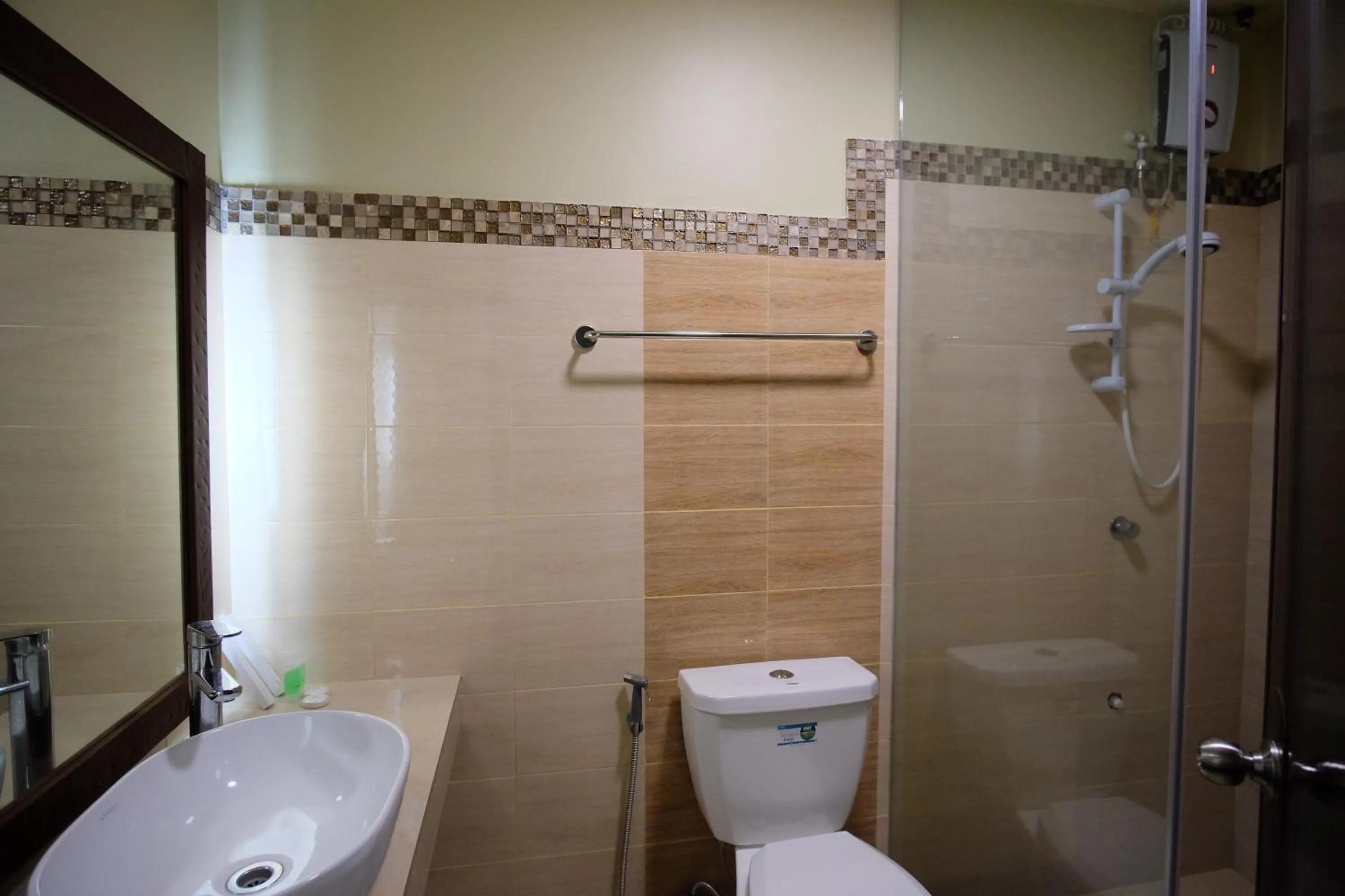 Bathroom in Pacific Waves Inn (Annex)