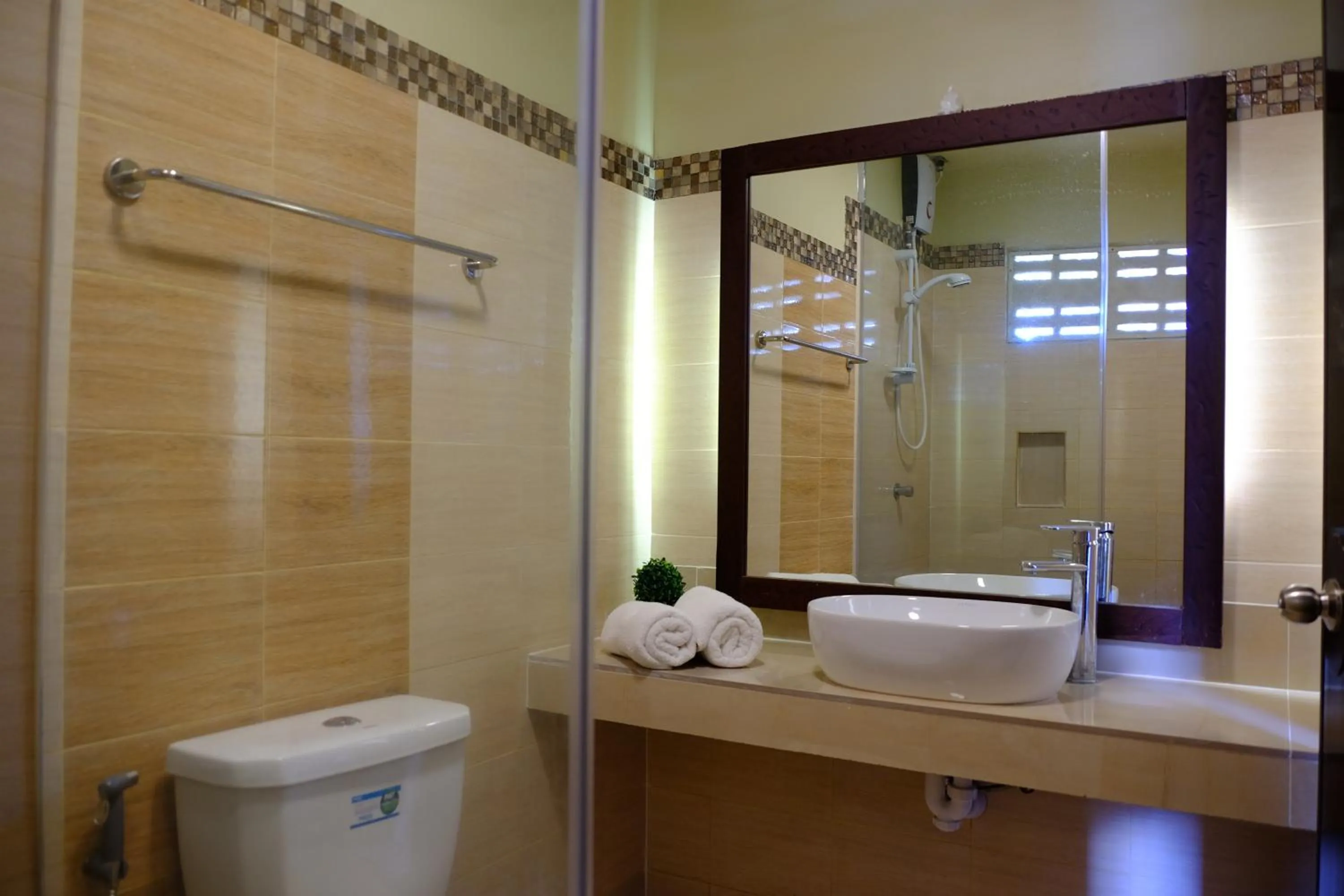 Bathroom in Pacific Waves Inn (Annex)