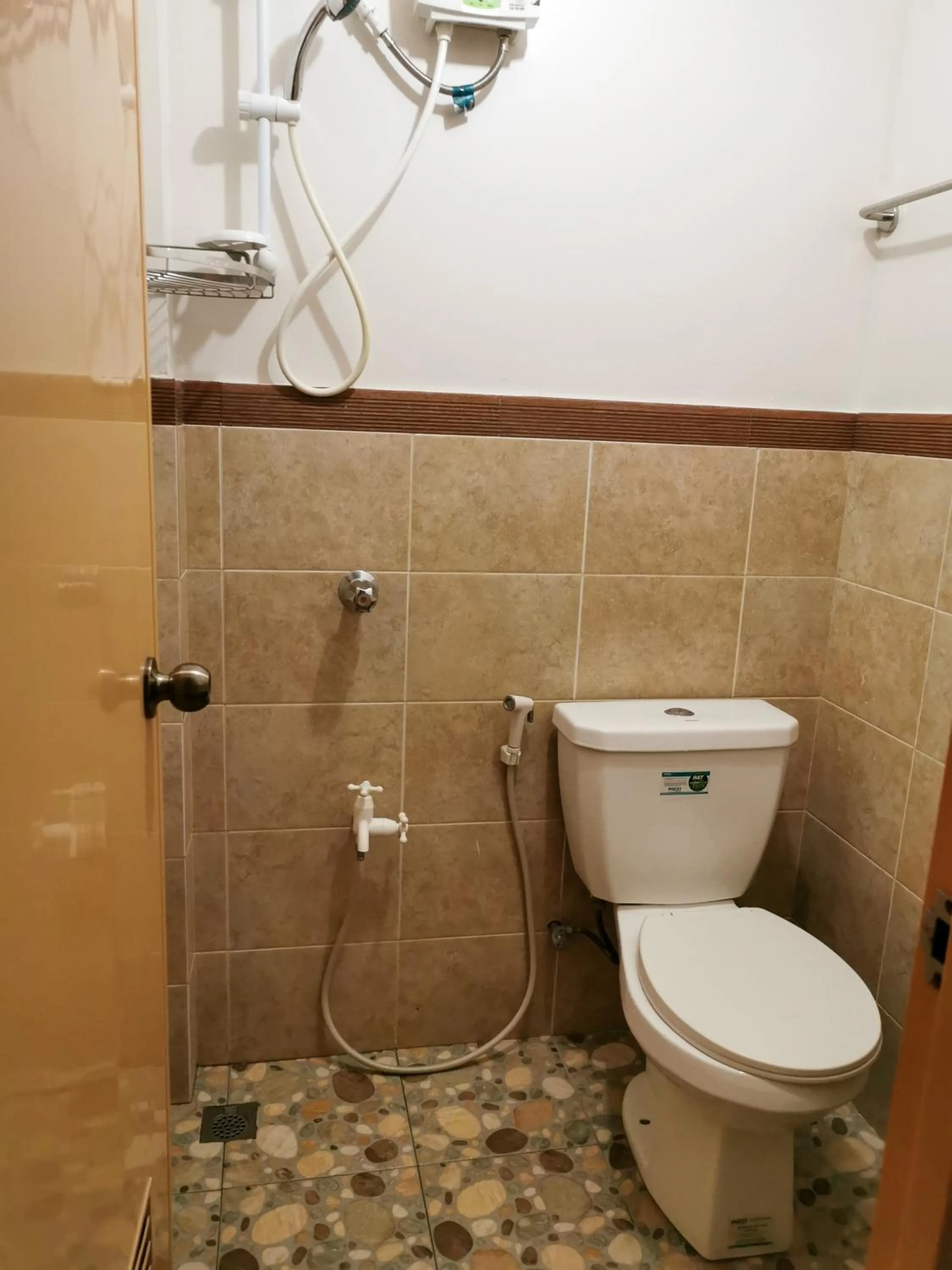 Shower in Pacific Waves Inn (Annex)