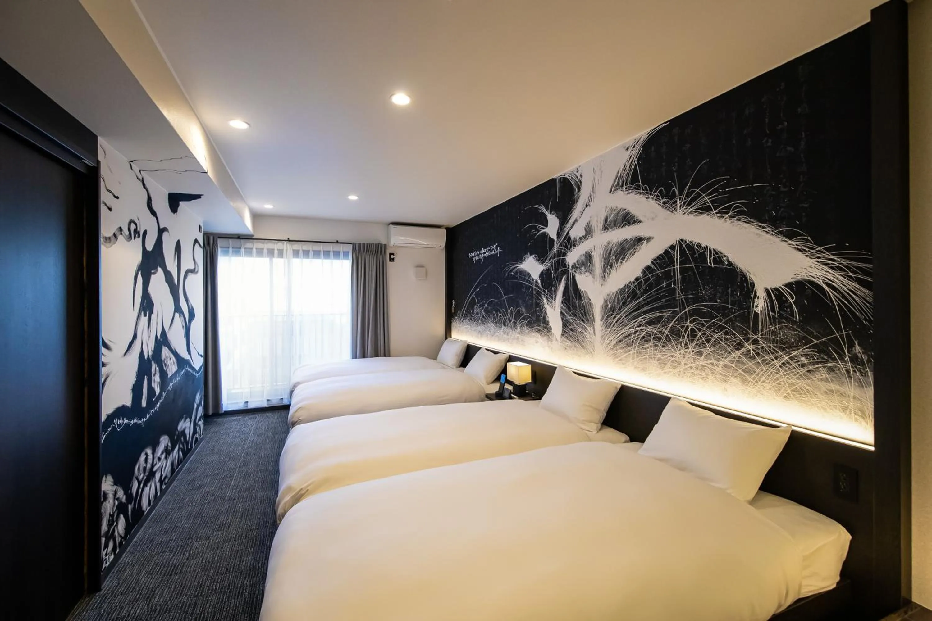 Photo of the whole room in Akari Nijo-jo