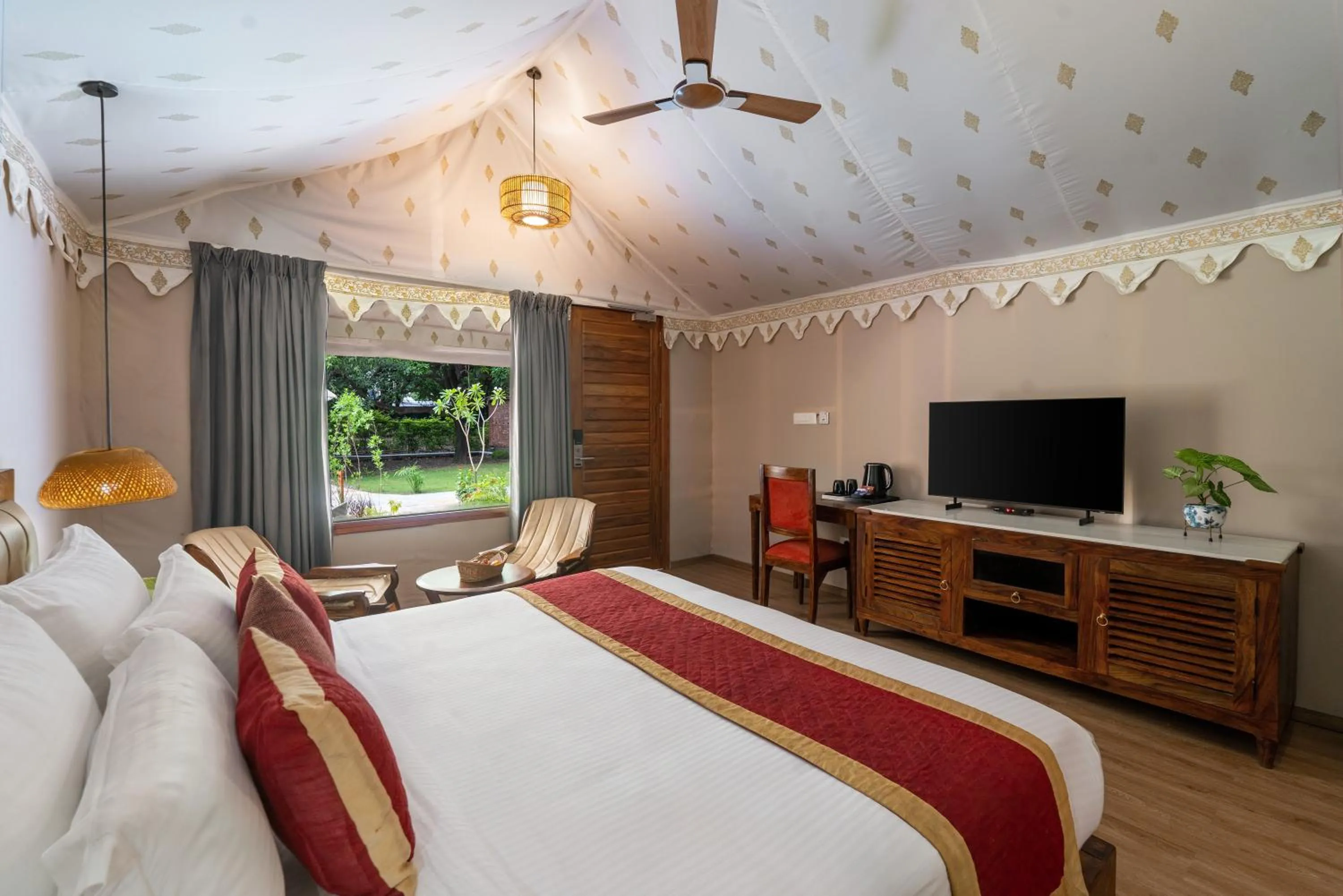 TV and multimedia, Bed in Aranya Vilas - A Nature Resort