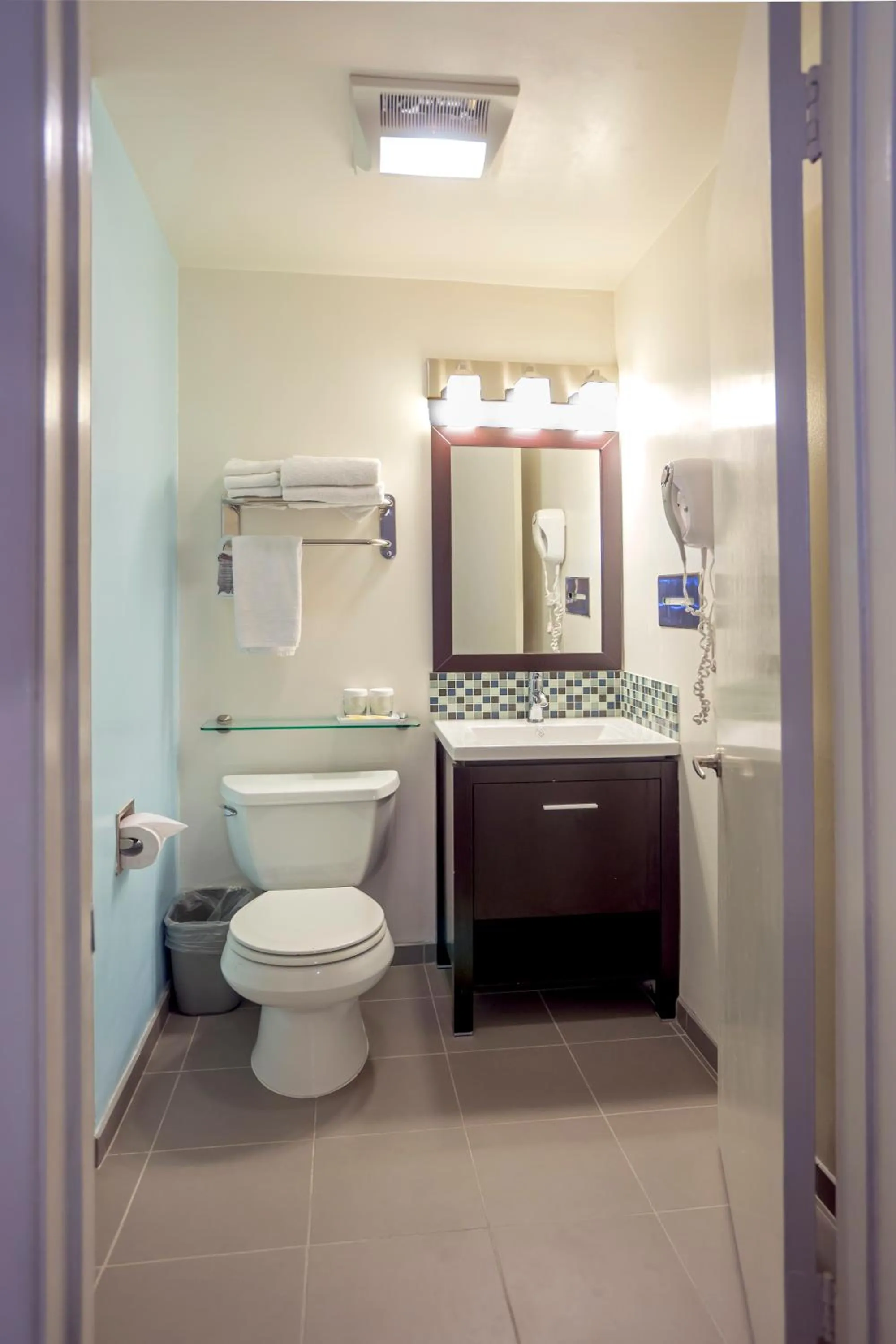 Bathroom in Grant Plaza Hotel