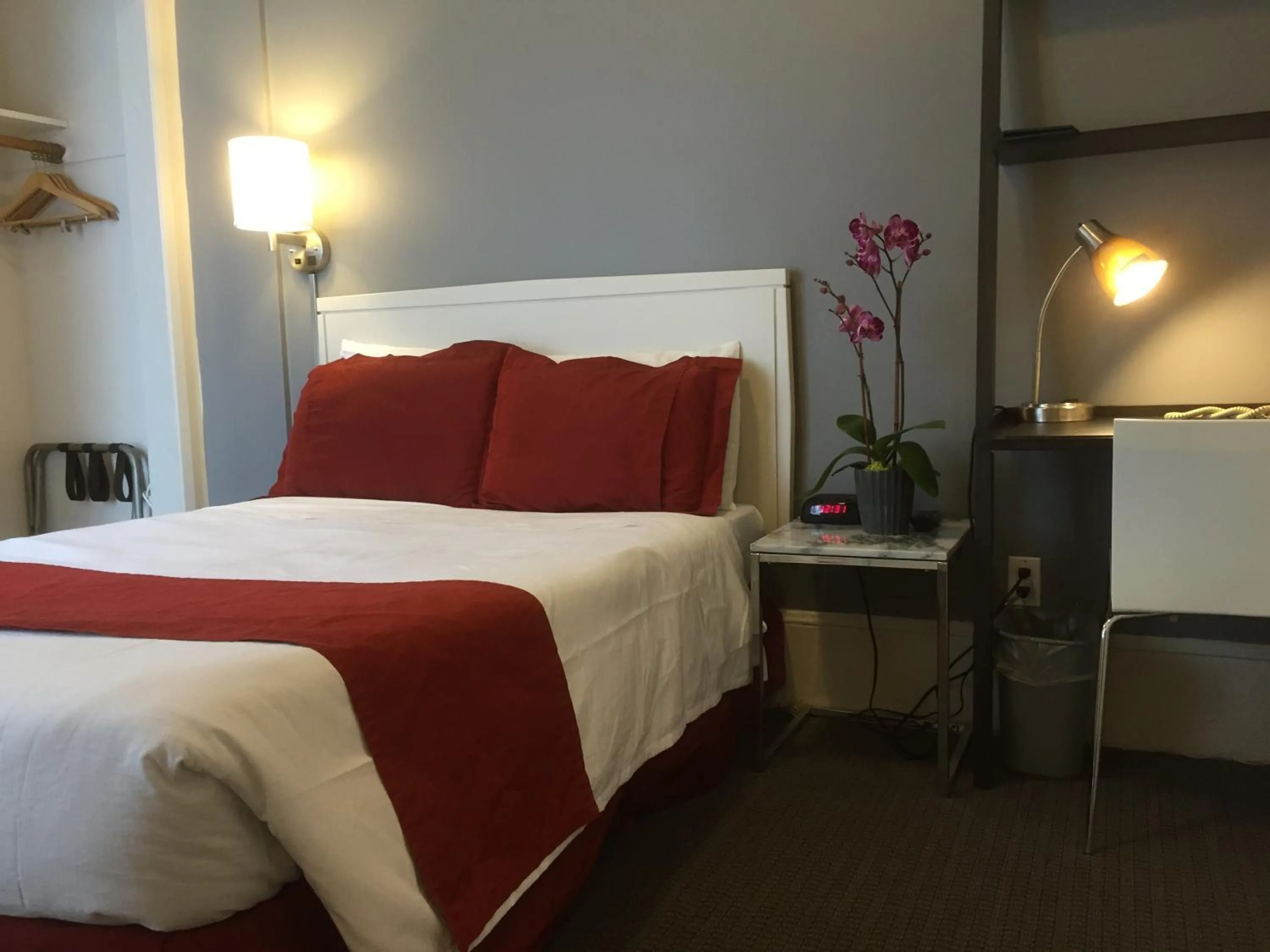 Bed in Grant Plaza Hotel