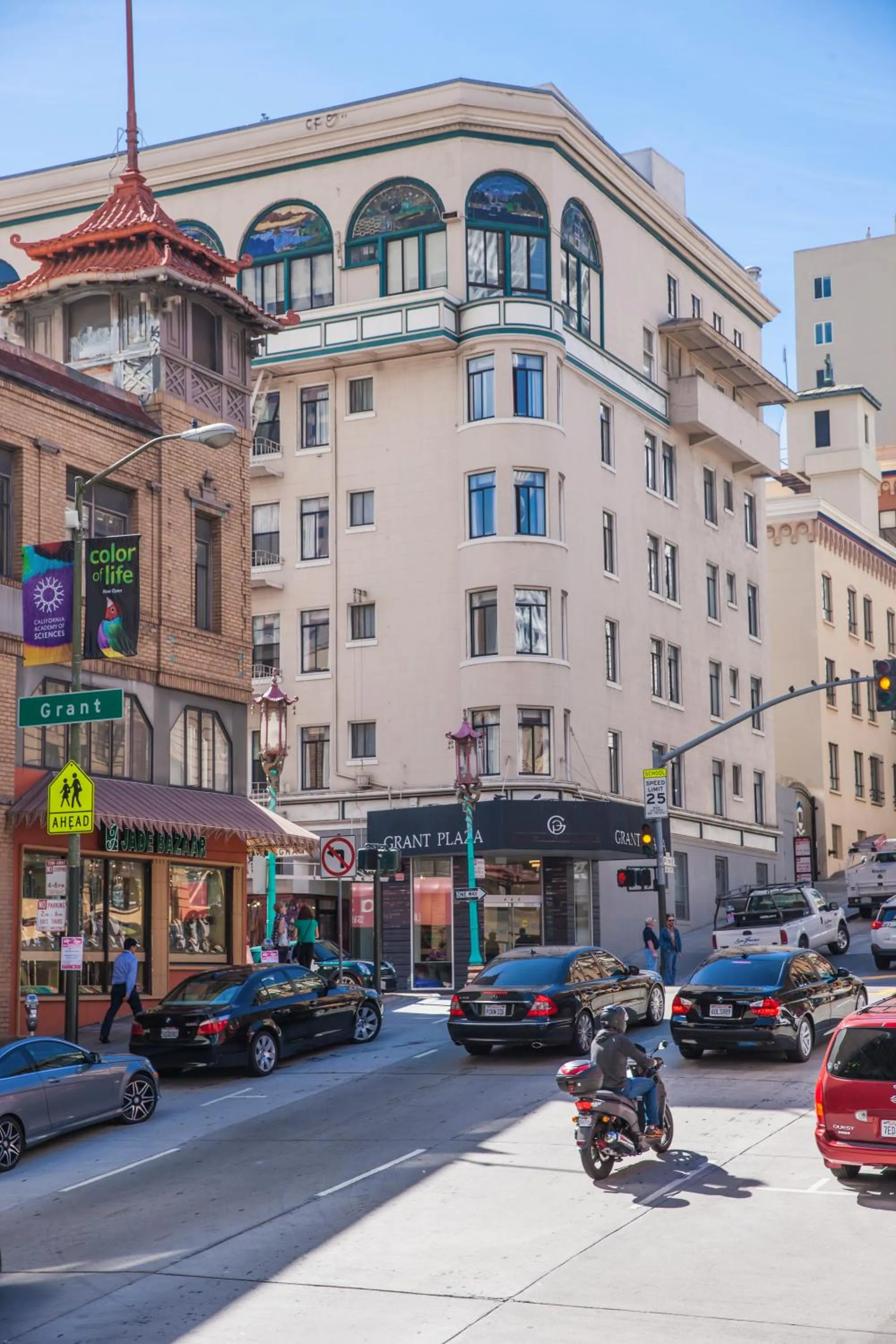 Facade/entrance in Grant Plaza Hotel