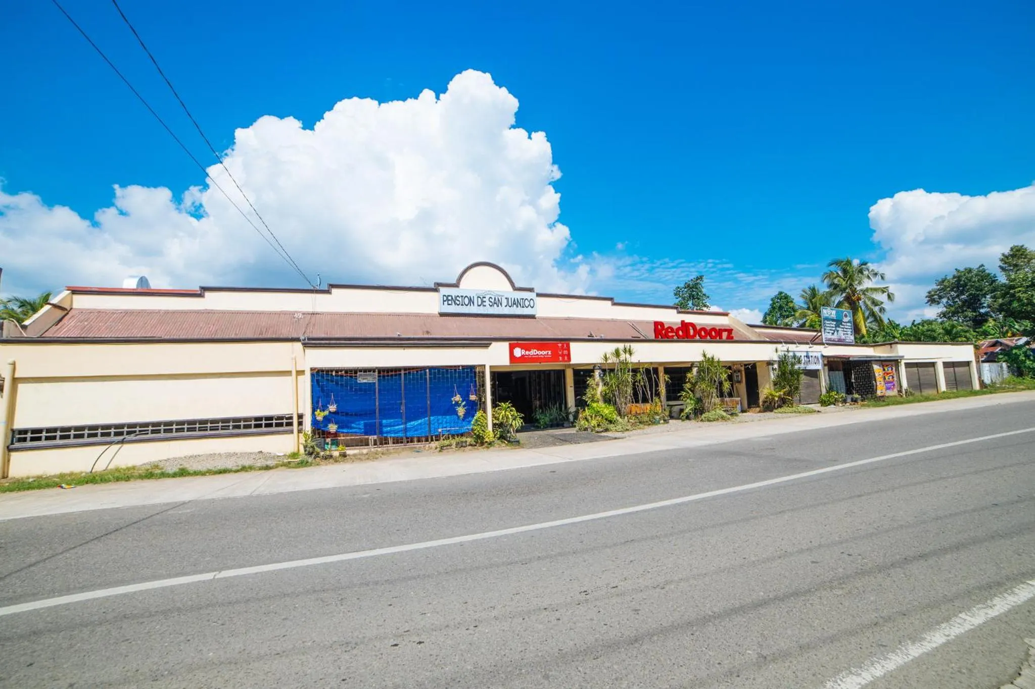 Property building in RedDoorz near San Juanico Bridge