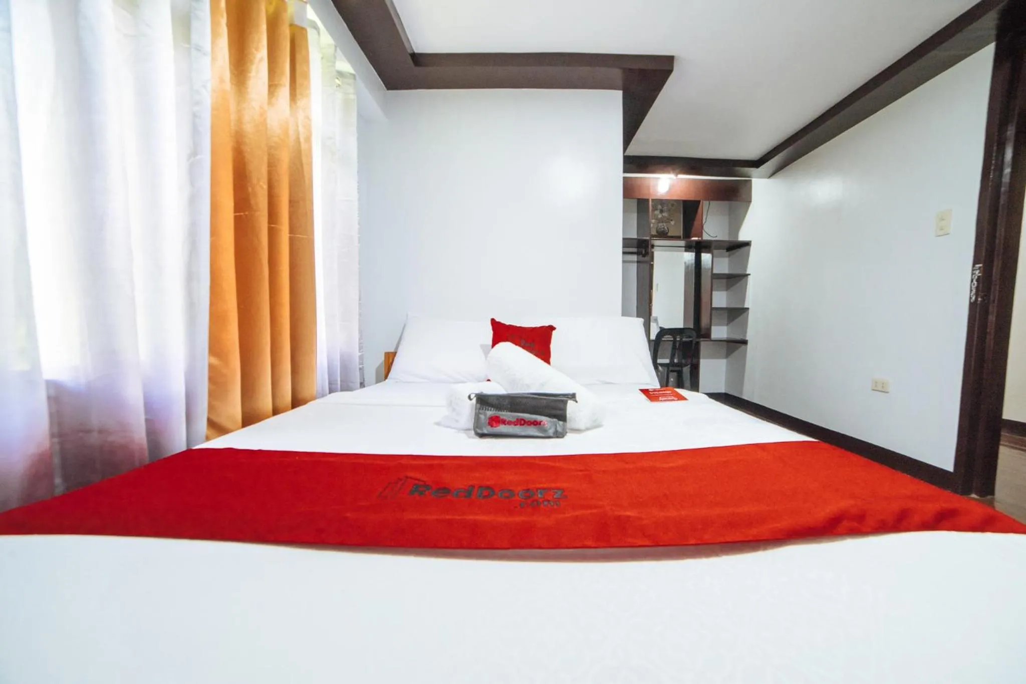 Photo of the whole room, Bed in RedDoorz near San Juanico Bridge