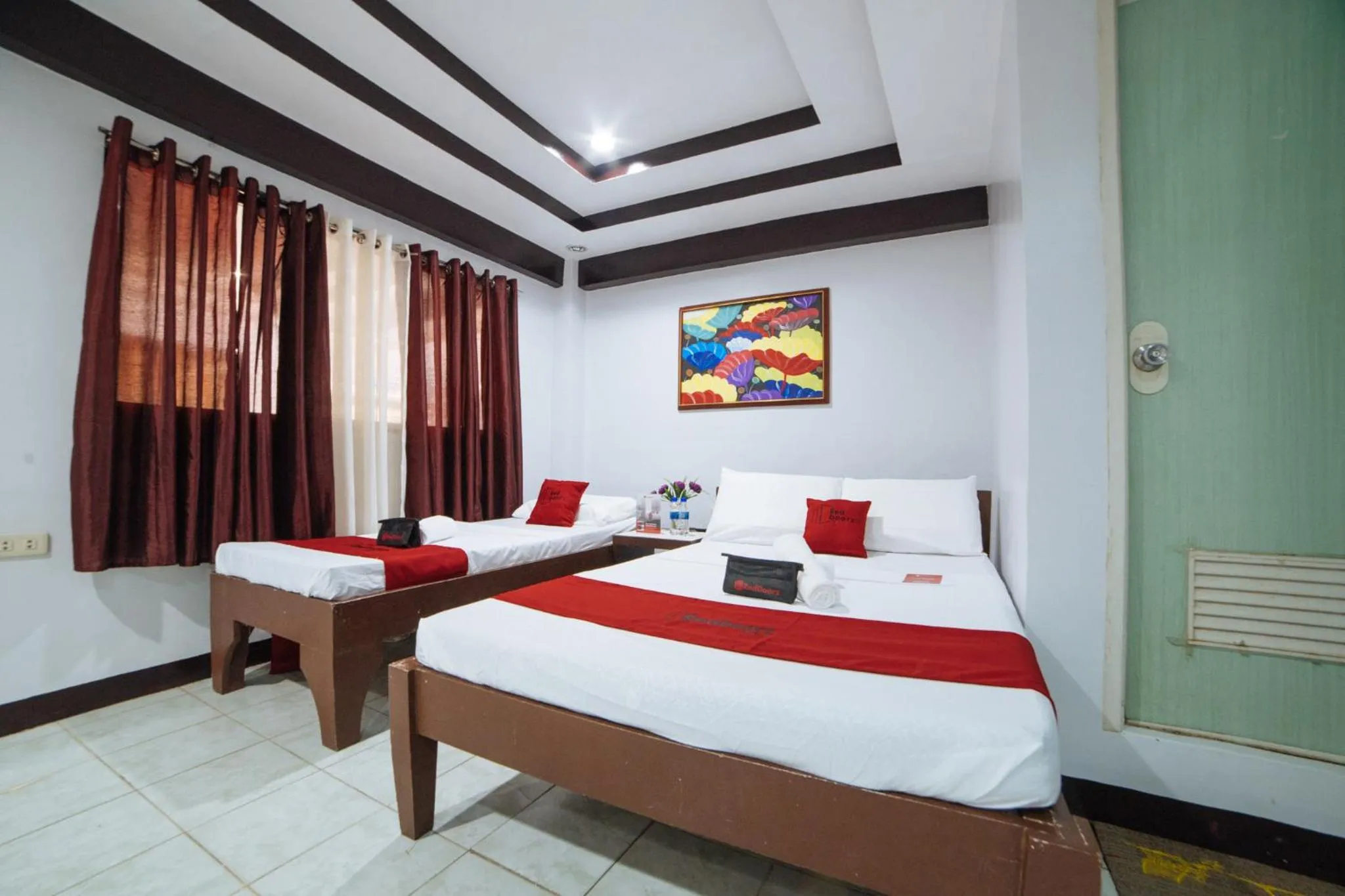Photo of the whole room, Bed in RedDoorz near San Juanico Bridge