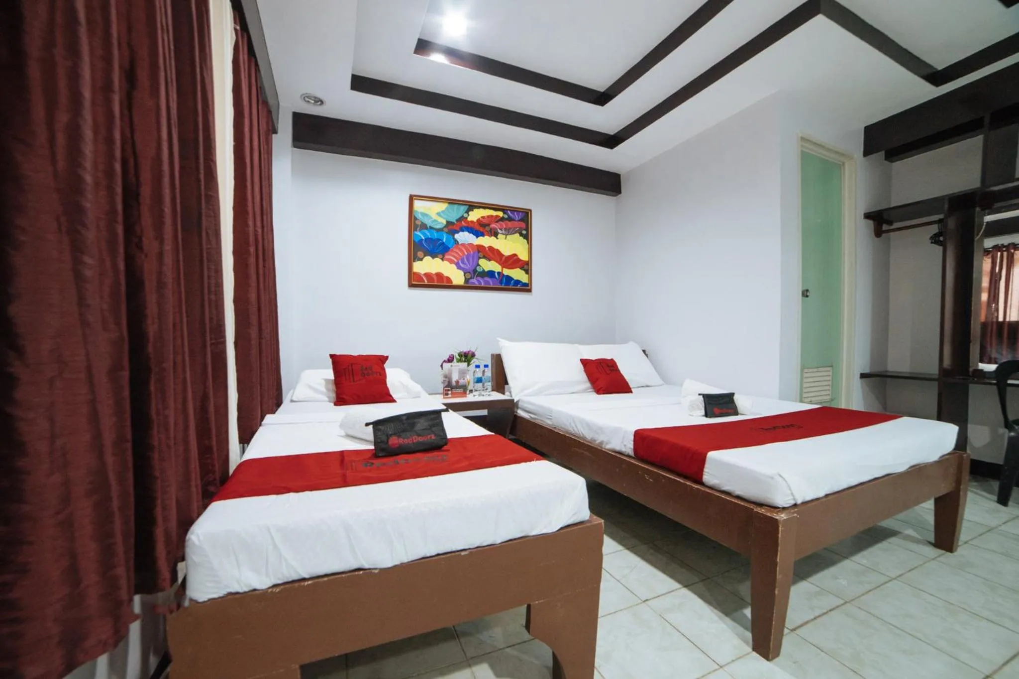 Photo of the whole room, Bed in RedDoorz near San Juanico Bridge