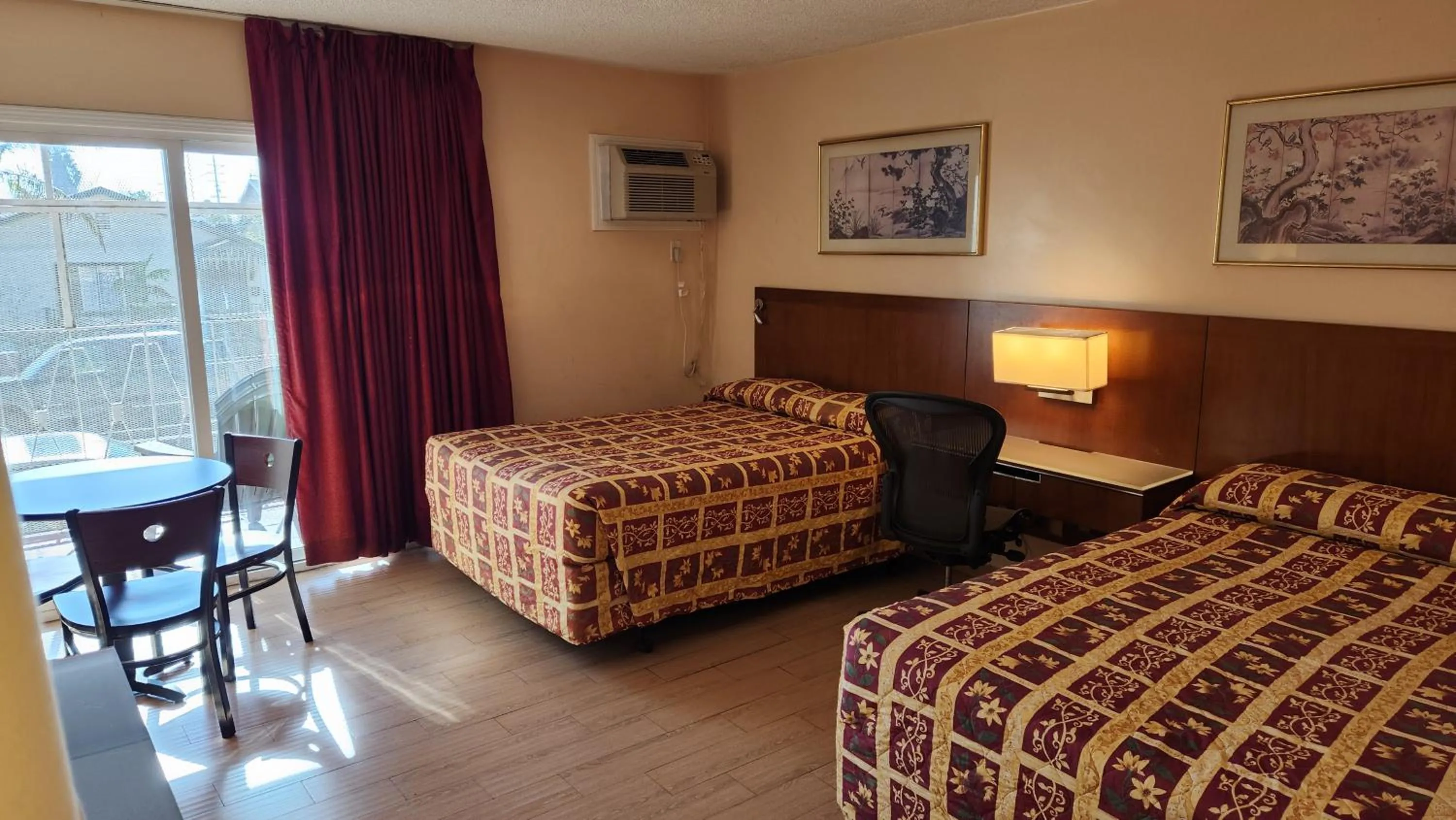 Bed in Royal Century Hotel at LAX