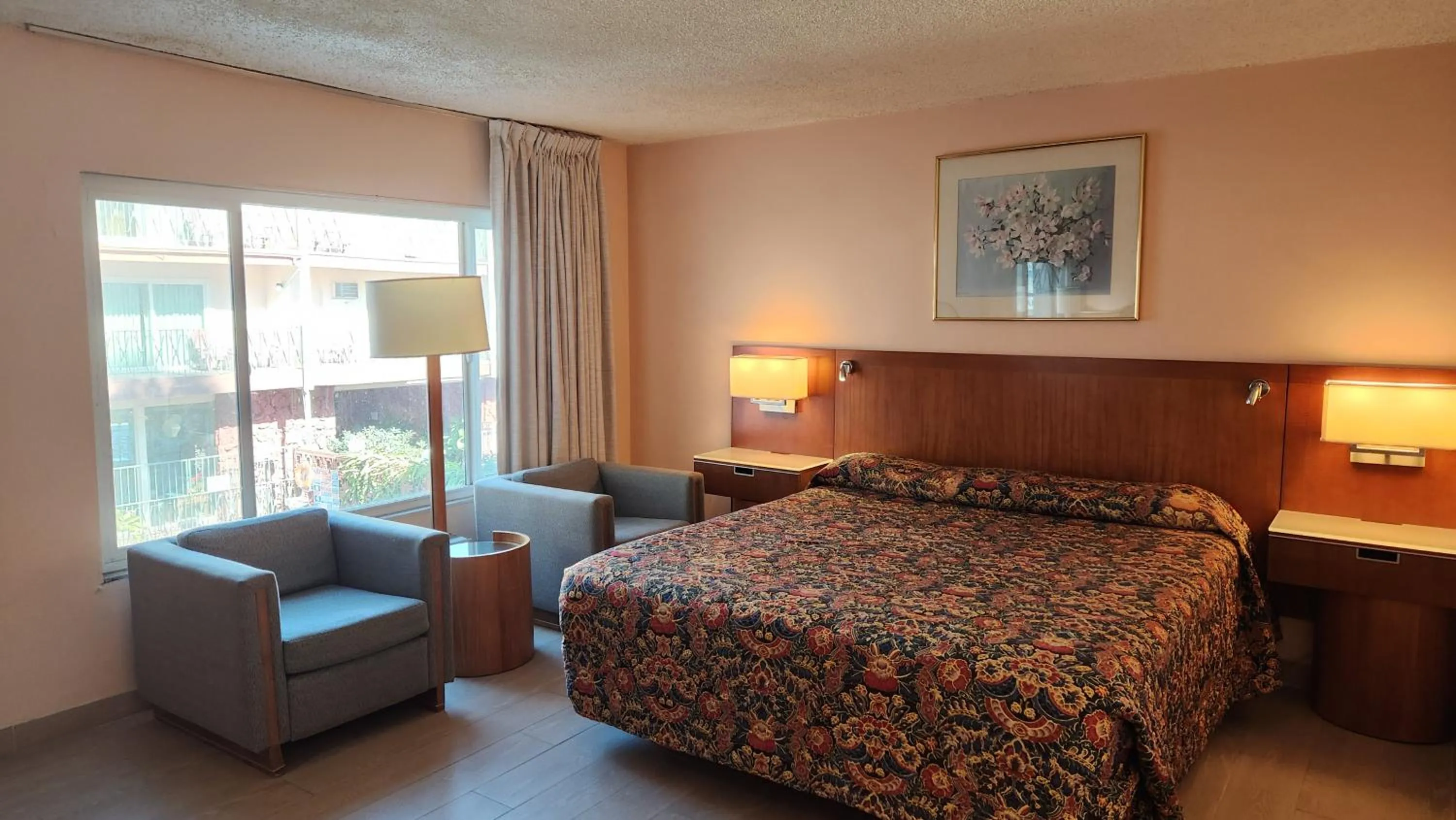 Bed in Royal Century Hotel at LAX