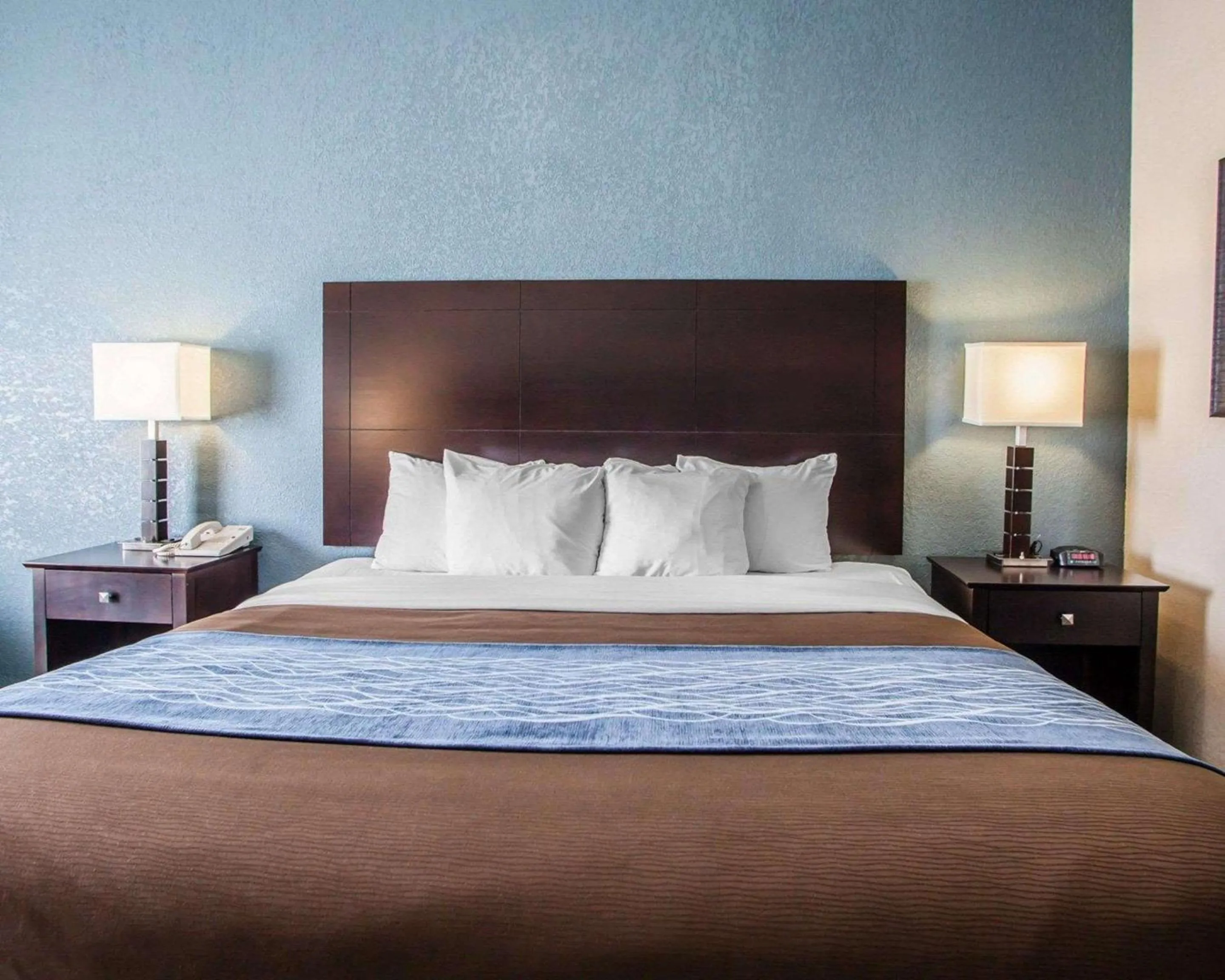 Bedroom, Bed in Comfort Inn Lees Summit - Hwy 50 & Hwy 291