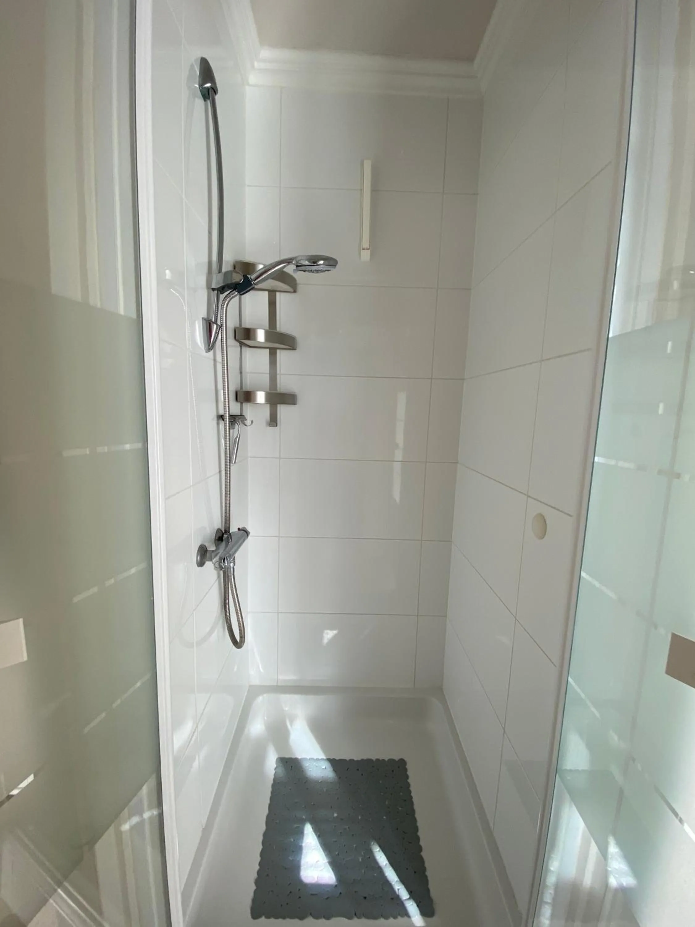 Shower in Mevira Appartement