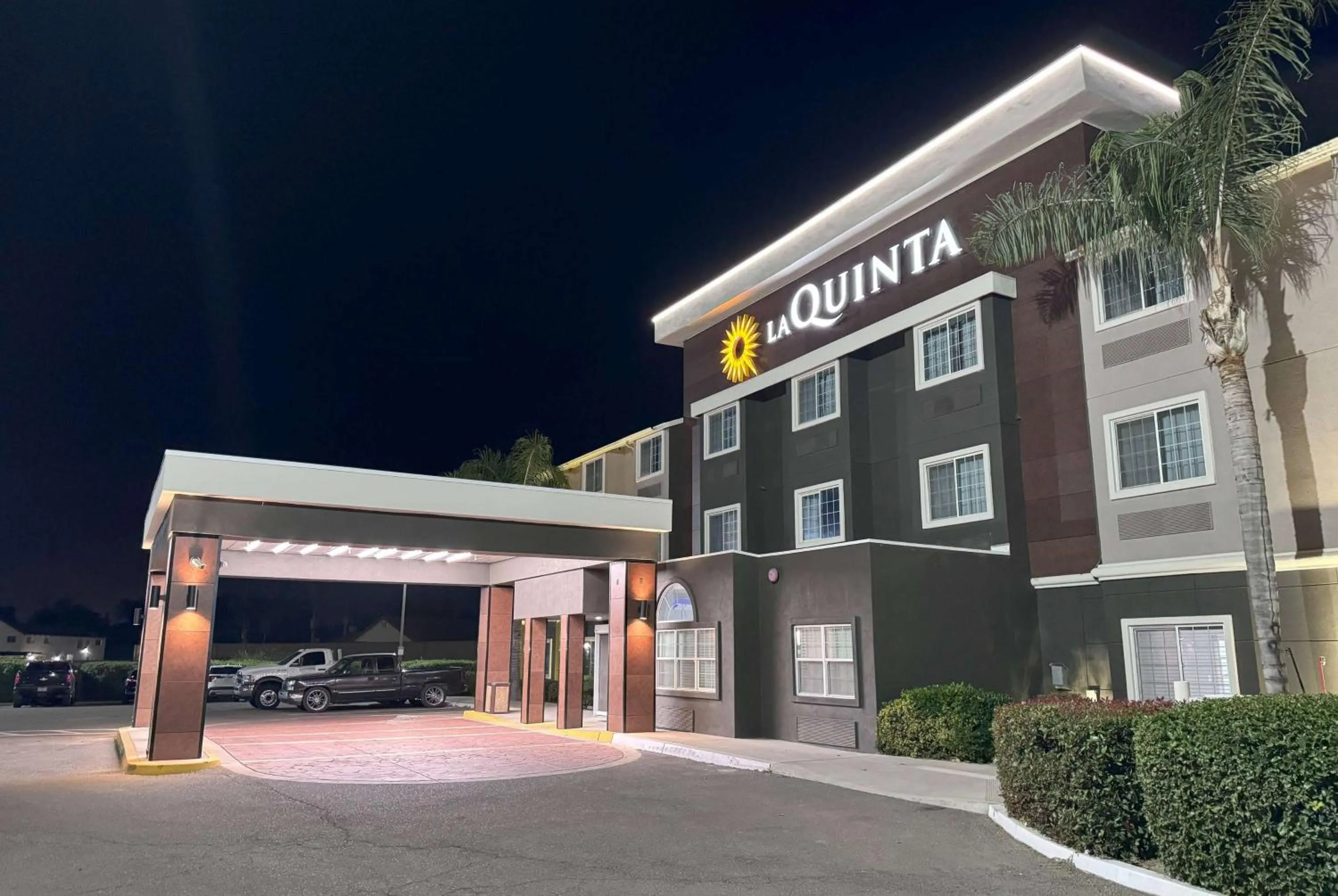 Property building in La Quinta by Wyndham Tulare