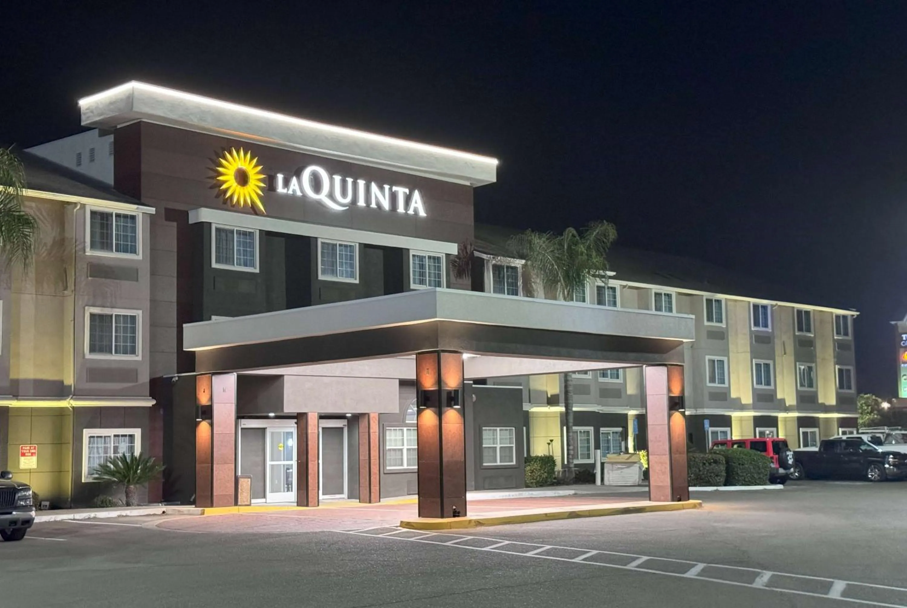 Property building in La Quinta by Wyndham Tulare