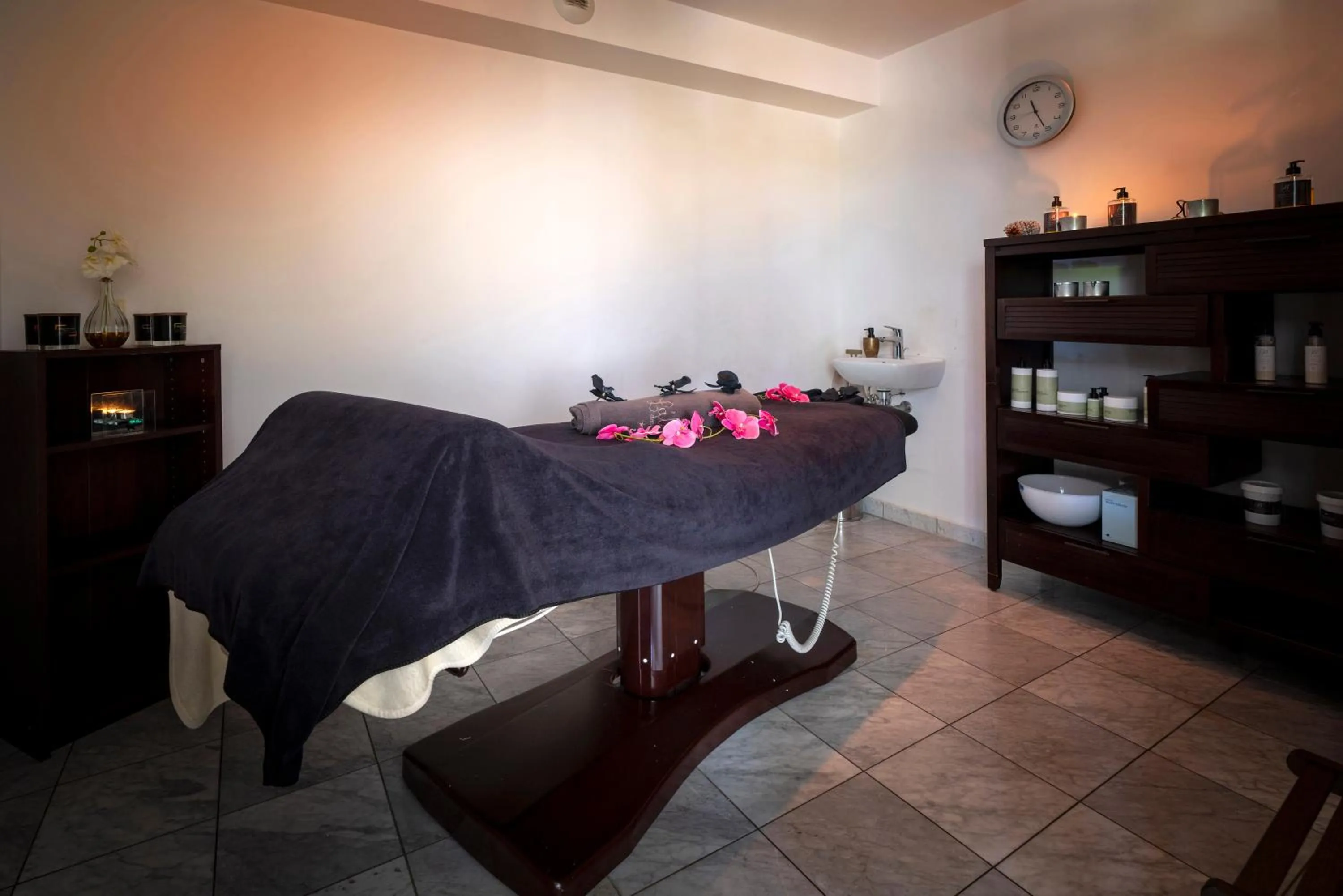 Swimming pool in Hôtel du Parc, Restaurant, Spa & Wellness