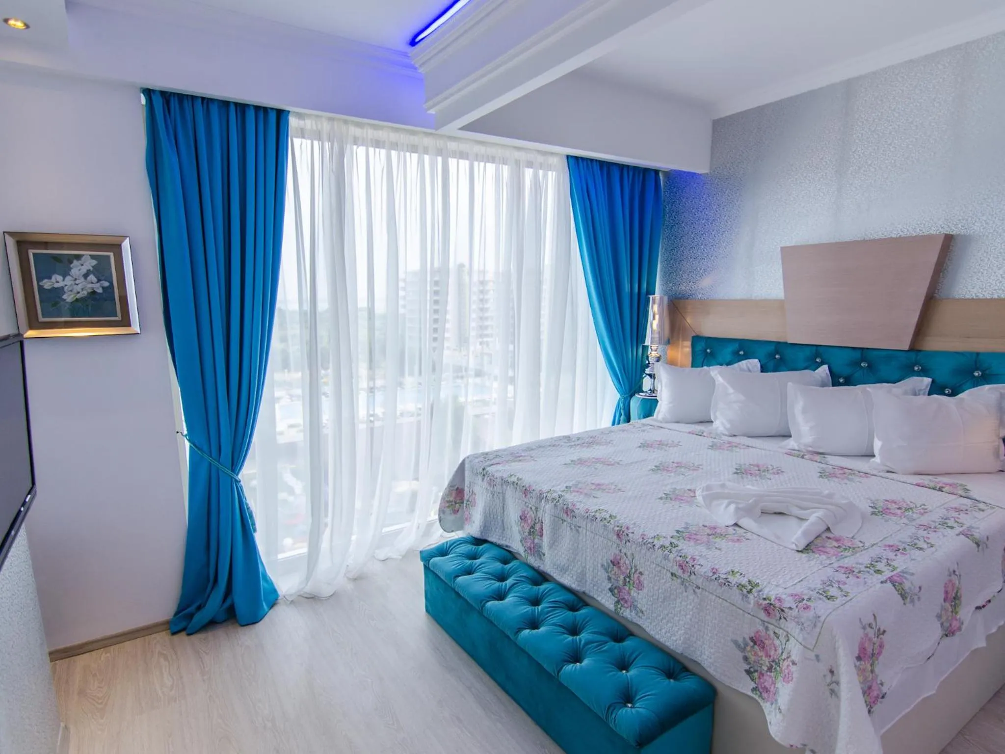 Photo of the whole room, Bed in Phoenicia Luxury Hotel