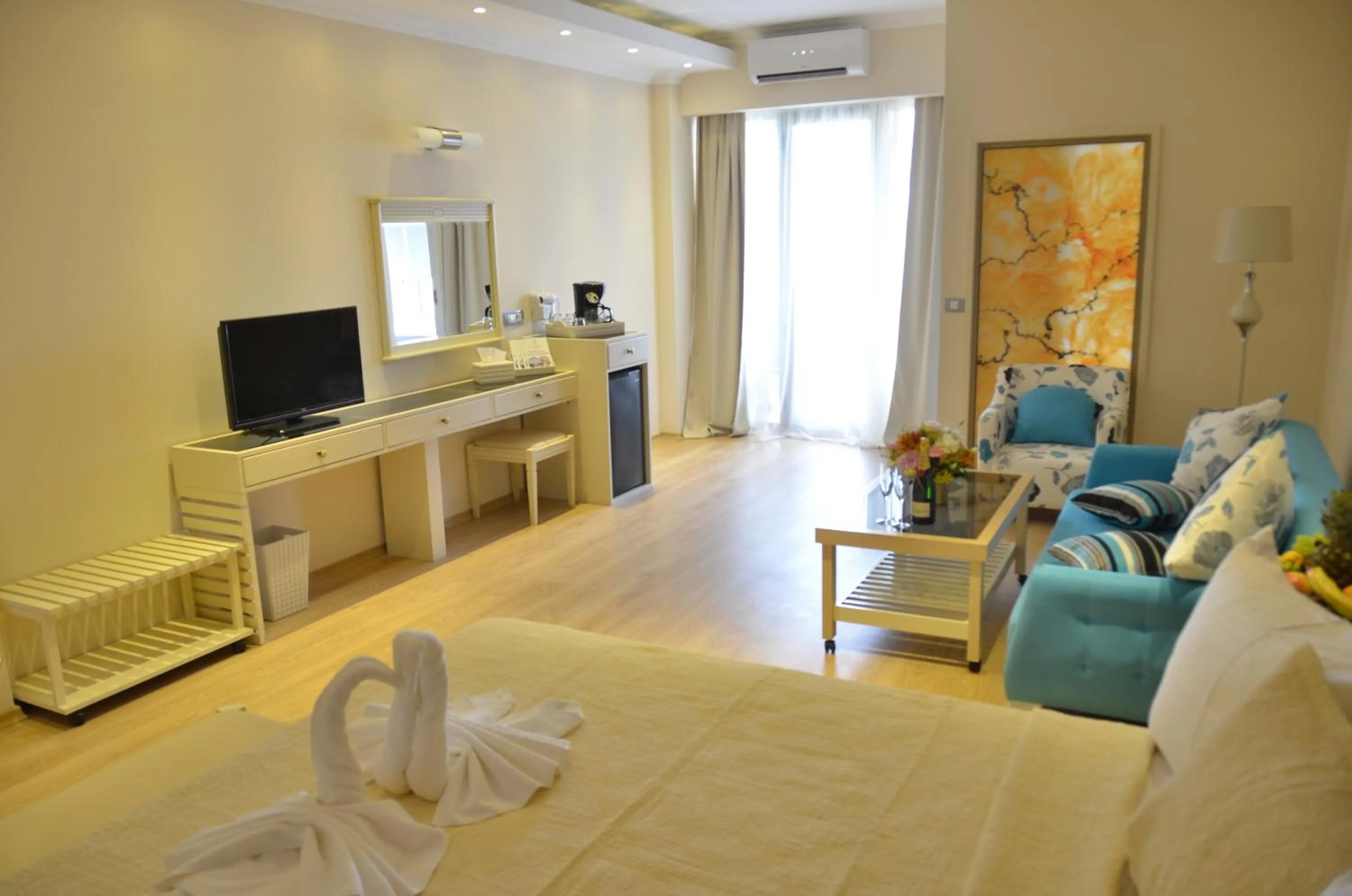 Photo of the whole room, Bed in Phoenicia Luxury Hotel