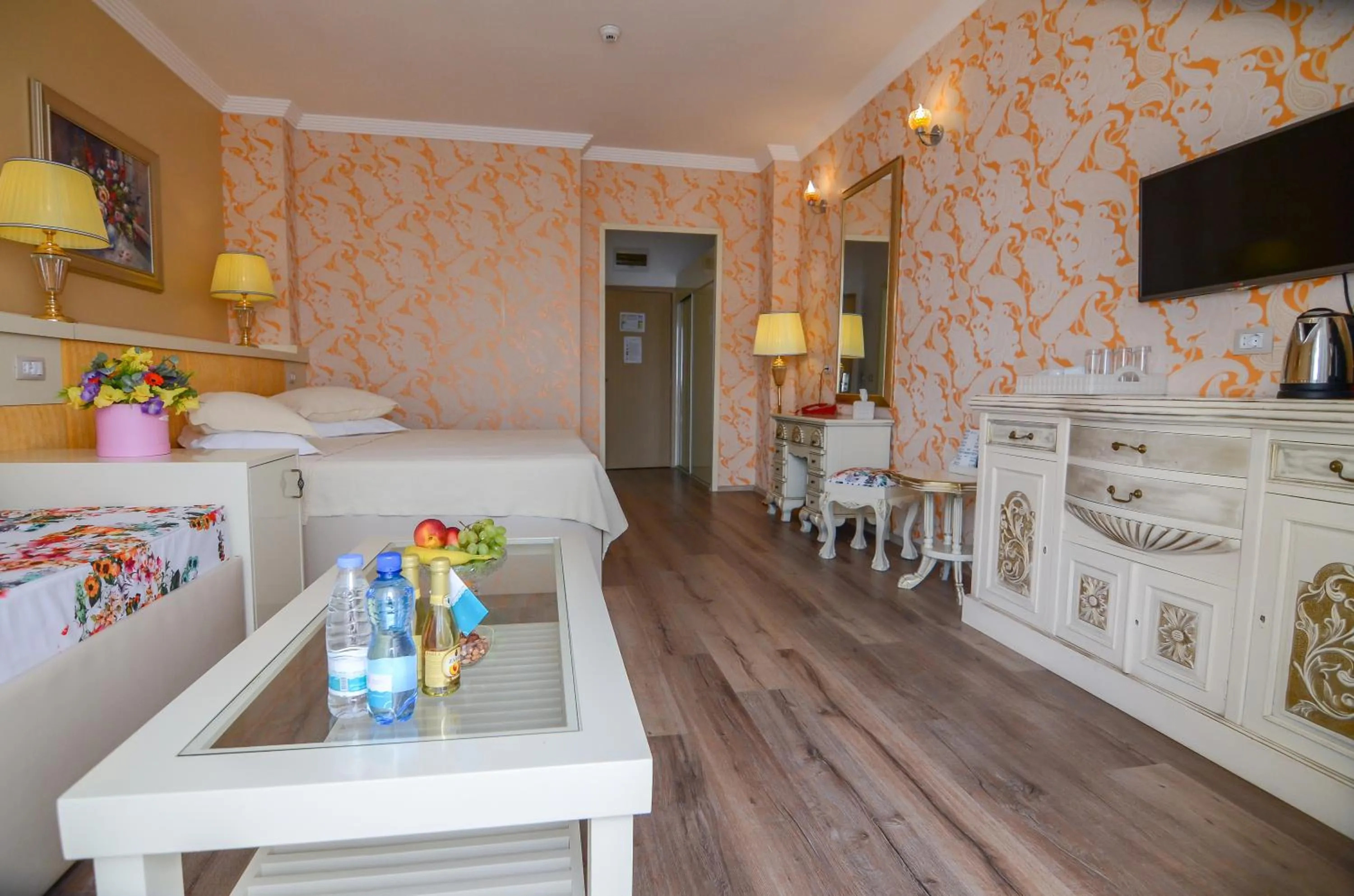 Photo of the whole room in Phoenicia Luxury Hotel