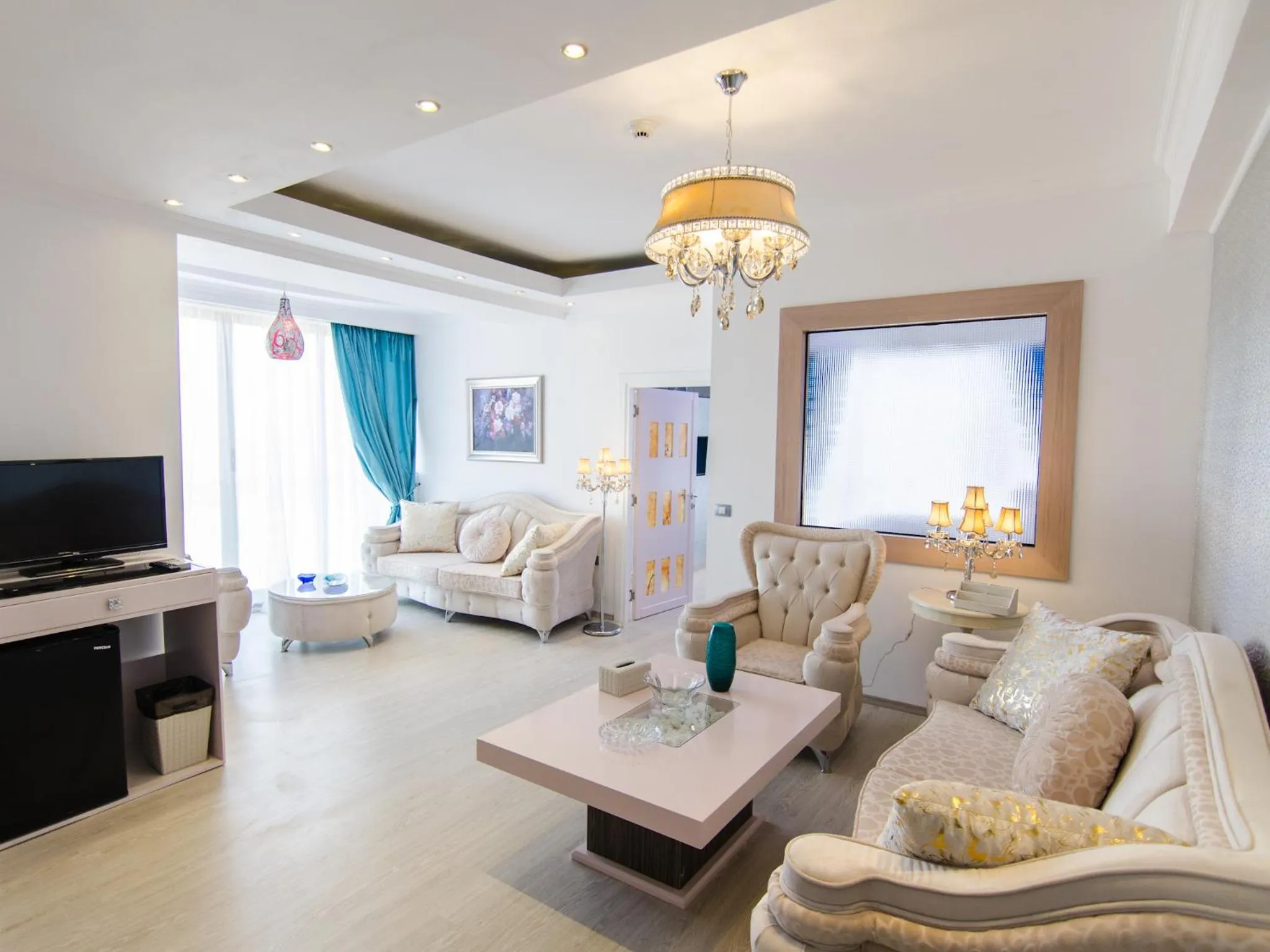 Photo of the whole room in Phoenicia Luxury Hotel