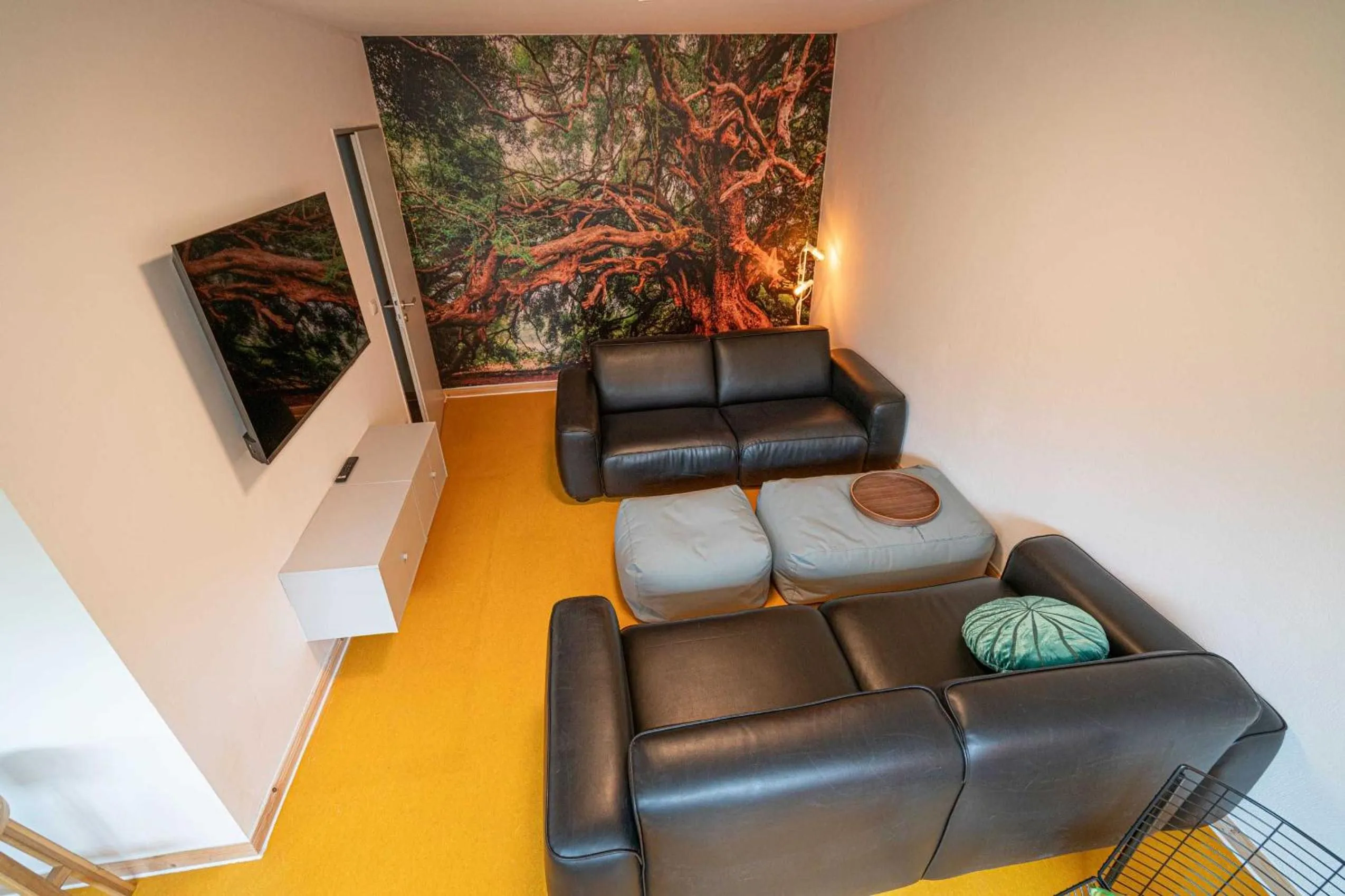 Communal lounge/ TV room in BIG MAMA Berlin