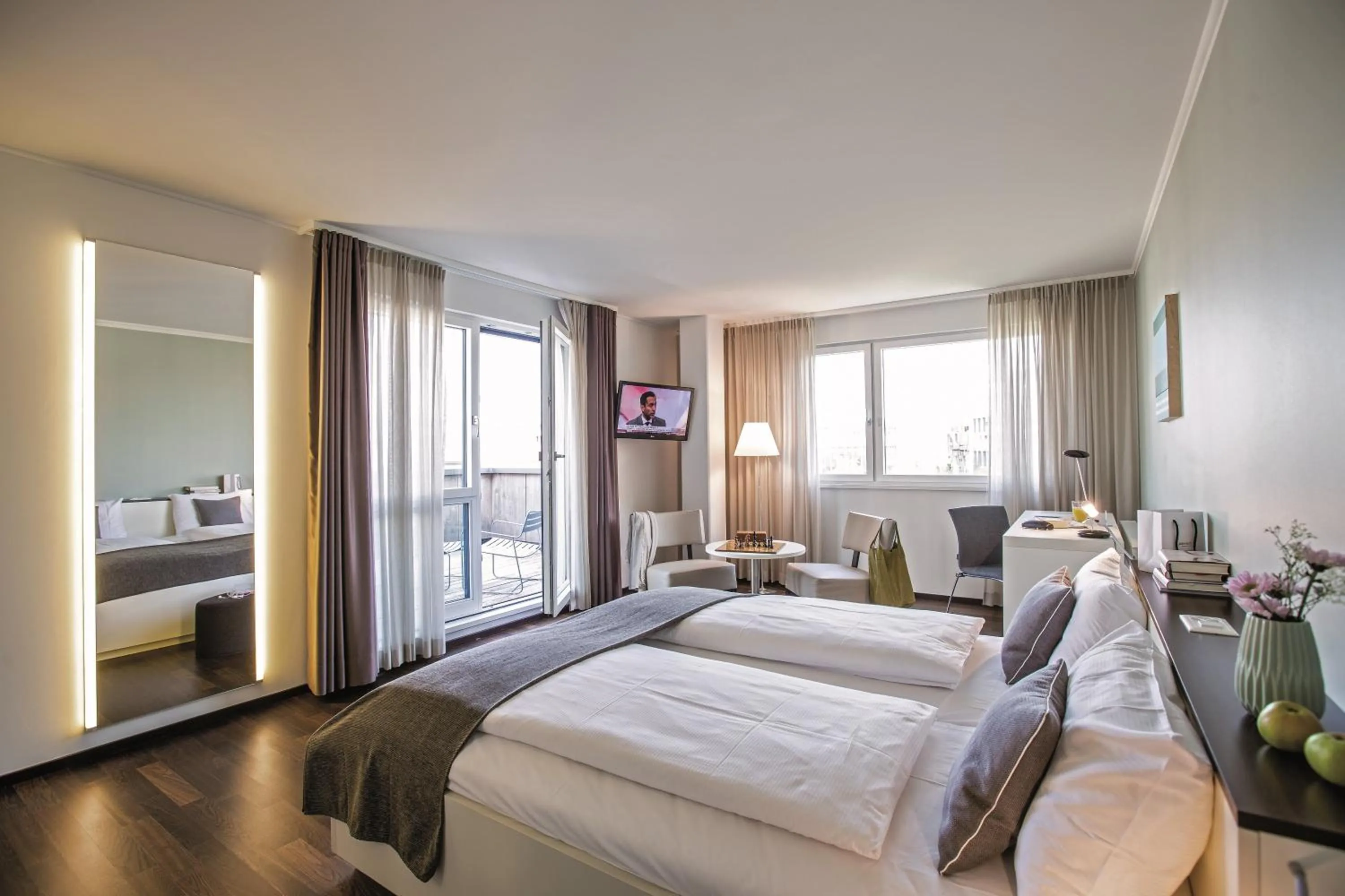 Photo of the whole room, Bed in THE FLAG Zürich