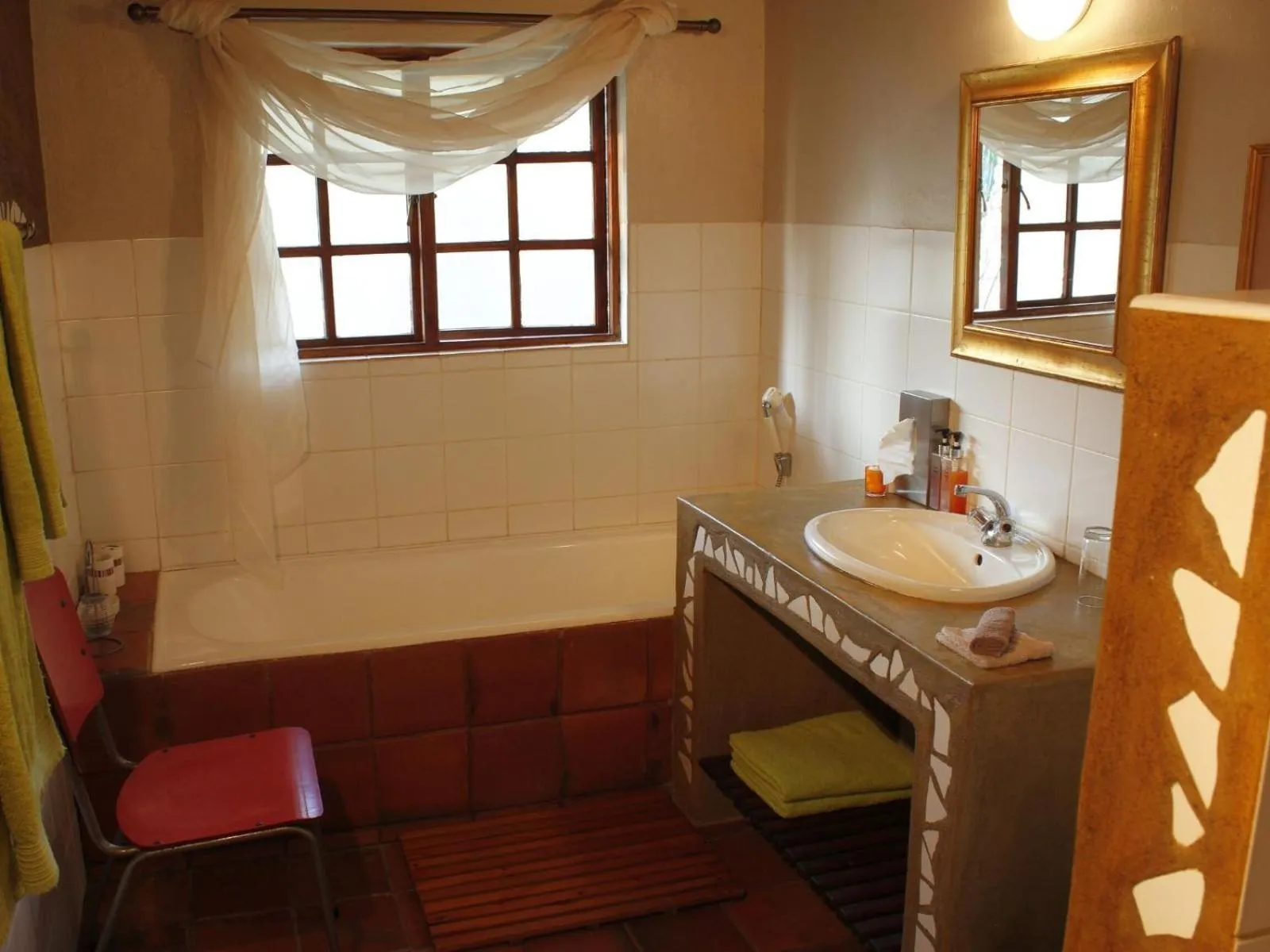 Standard Family Room in Old Joe's Kaia