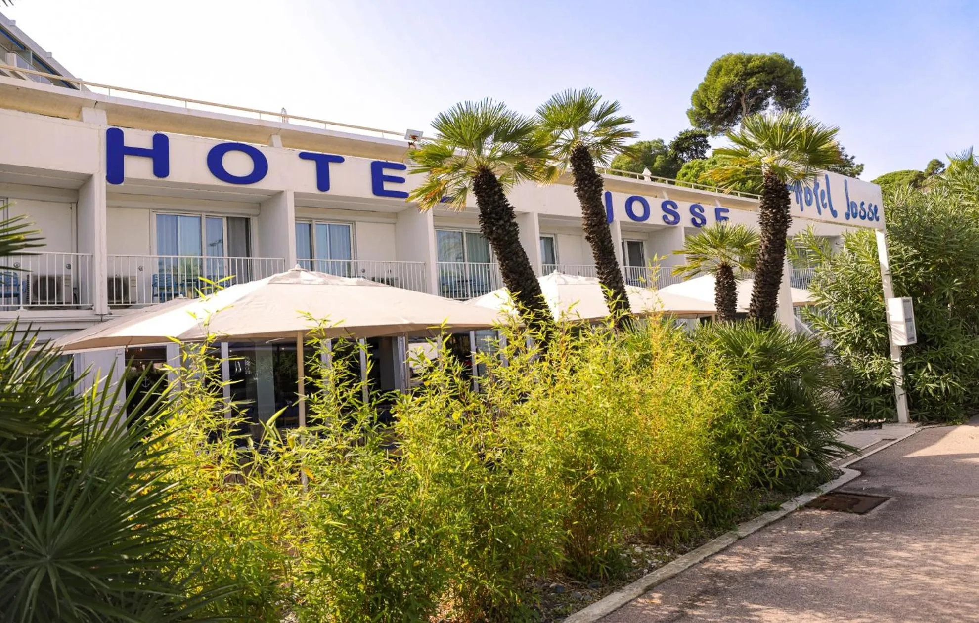 Property building in Hôtel Josse