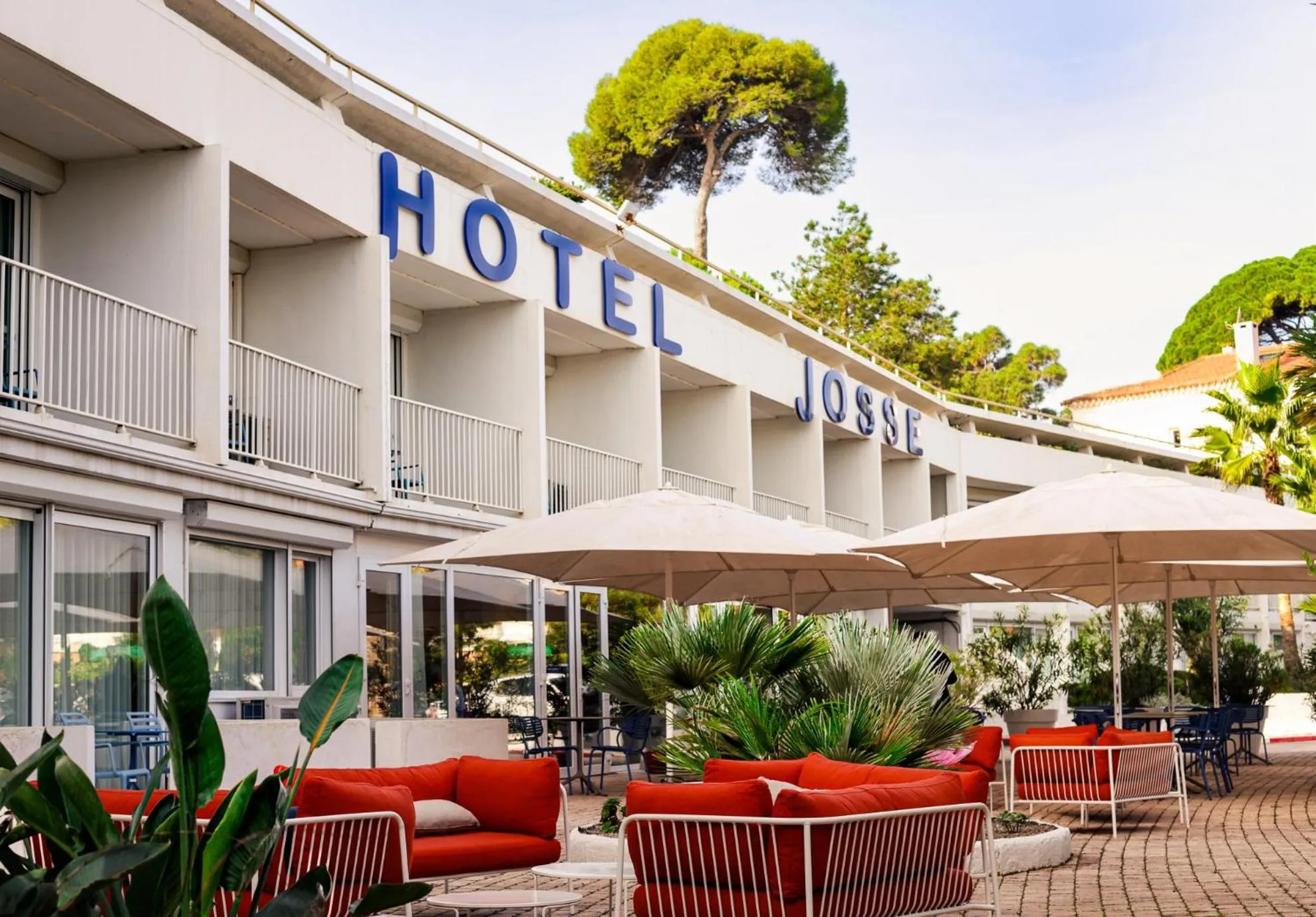 Property building in Hôtel Josse