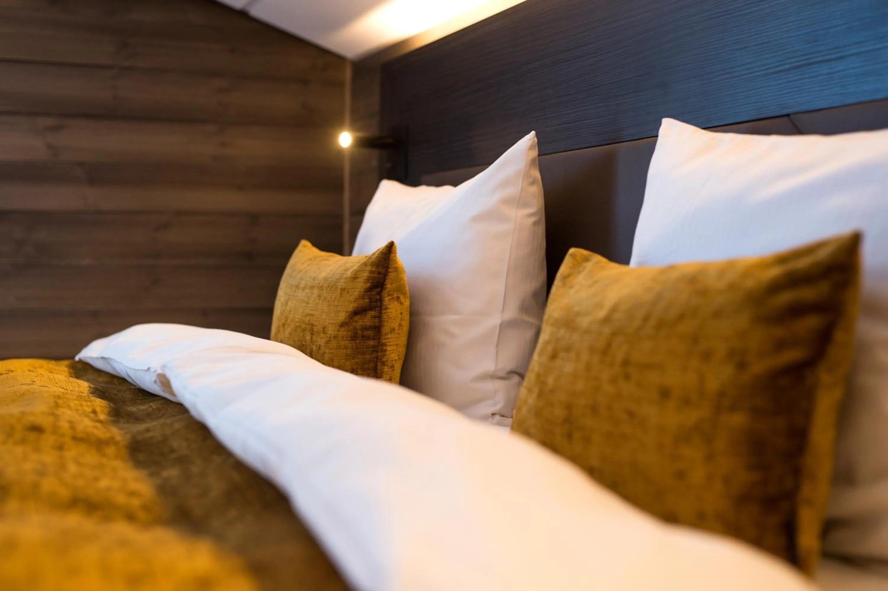 Bedroom, Bed in Svalbard Hotell | Lodge