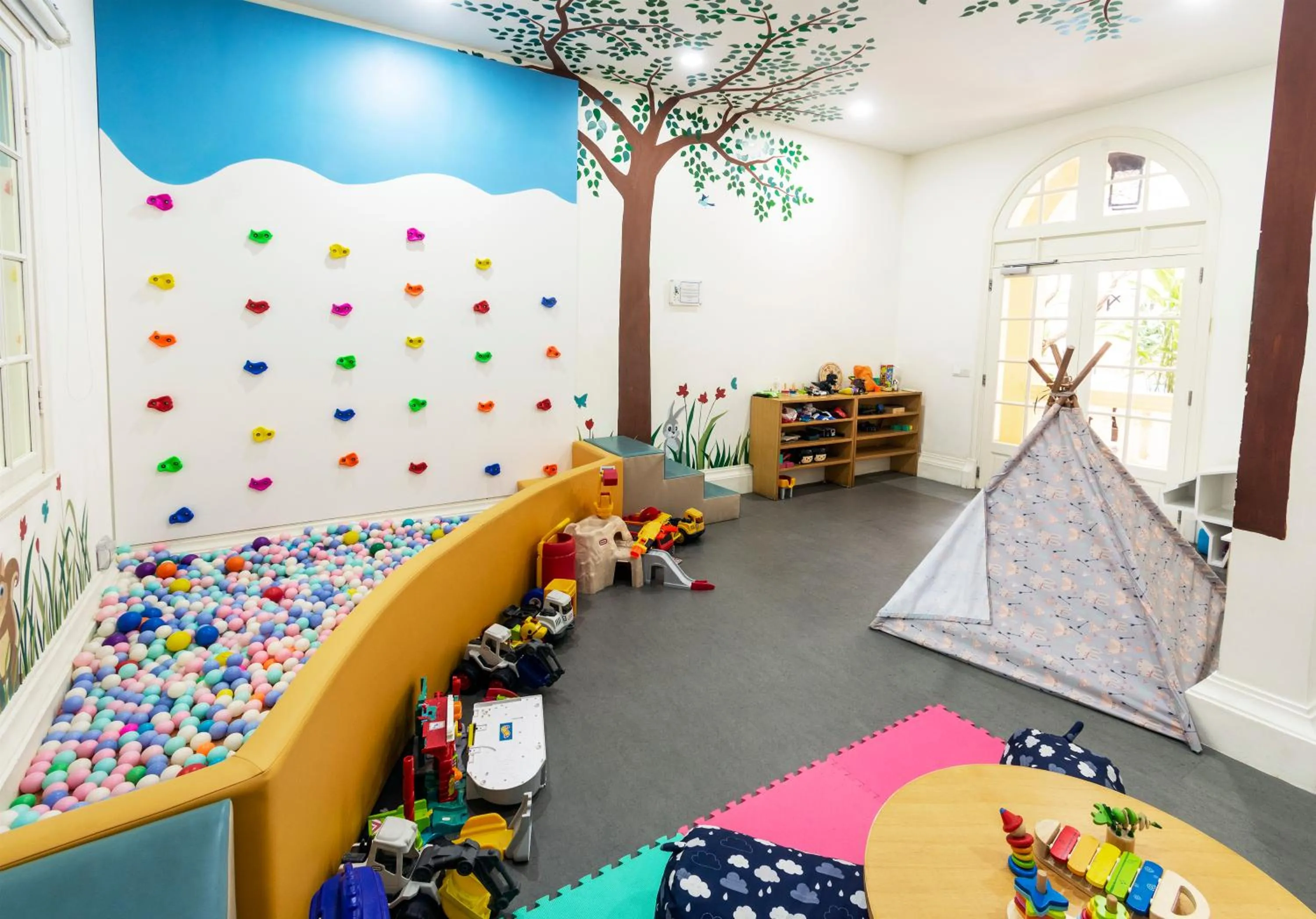 Central Mansions Serviced Apartments