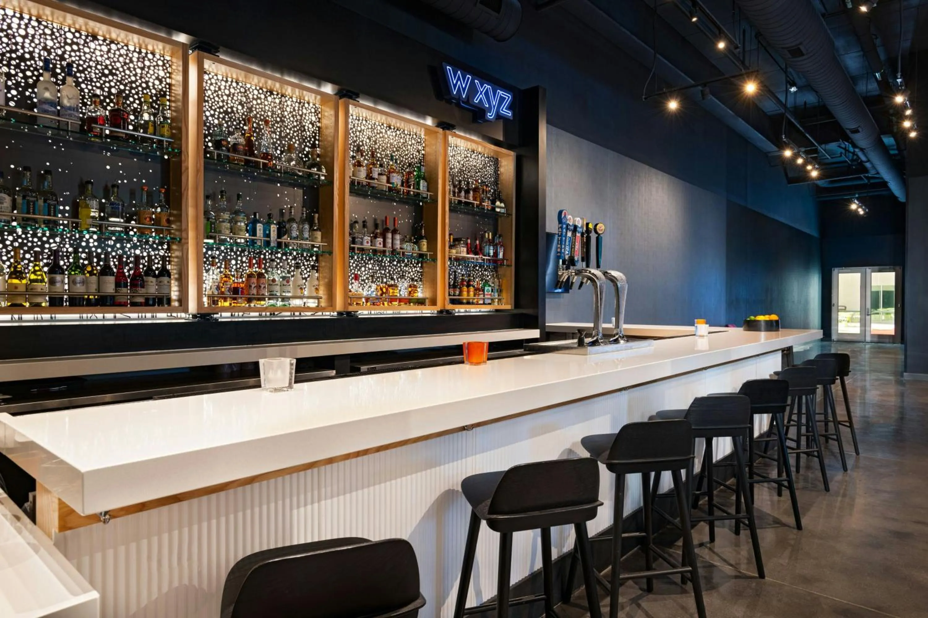 Lounge or bar in Aloft Omaha West