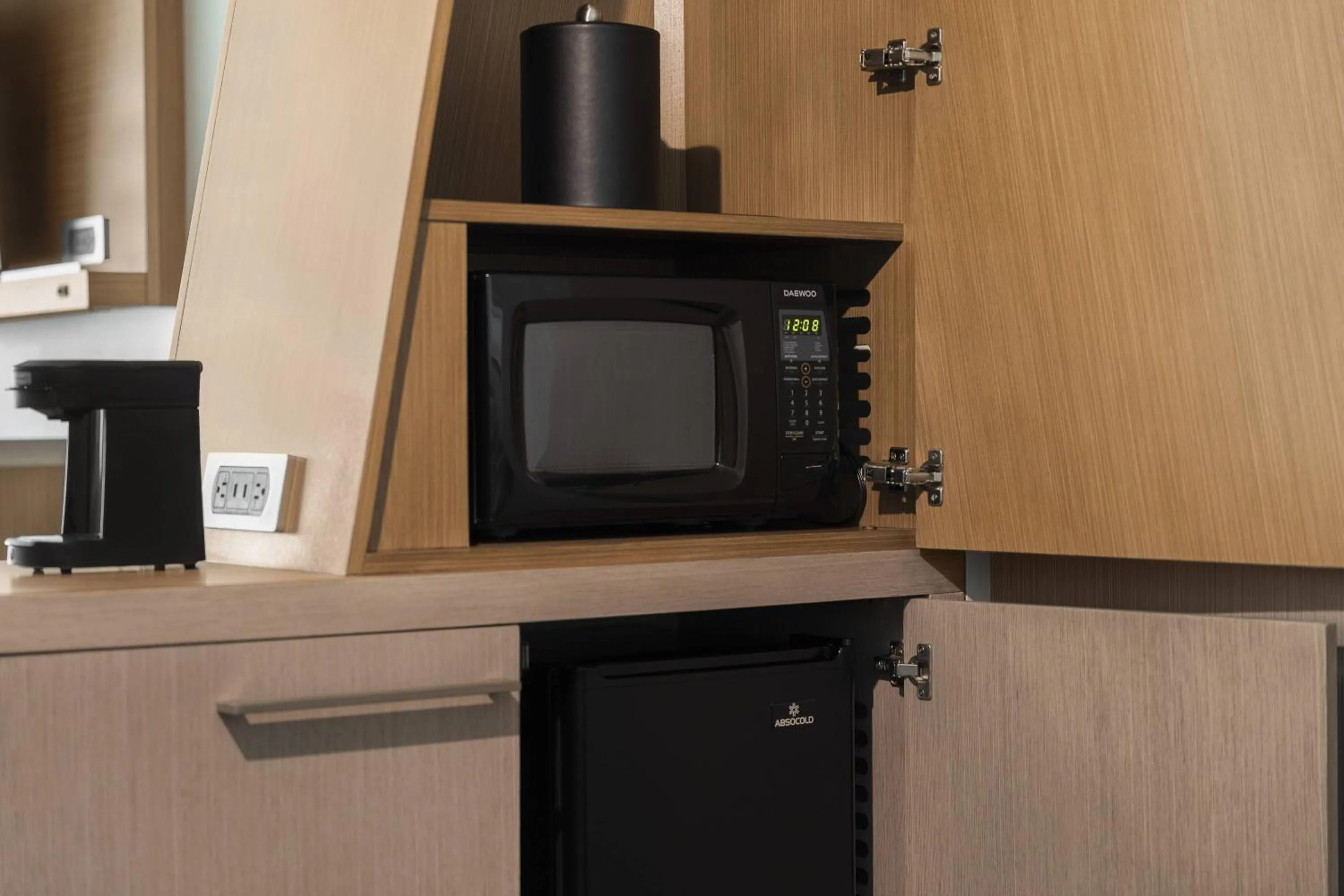 Photo of the whole room in Courtyard by Marriott Seattle Northgate