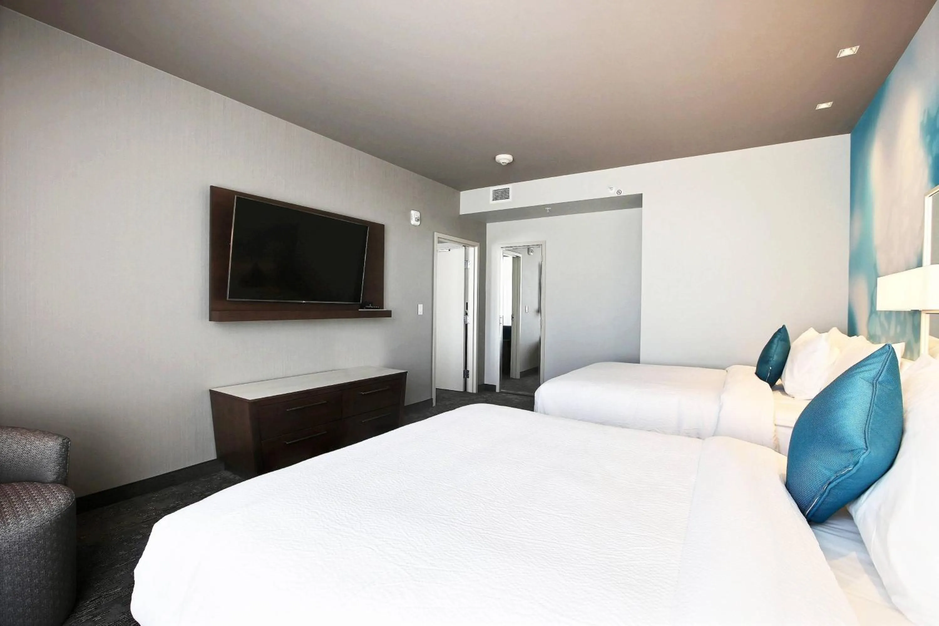Photo of the whole room, Bed in Courtyard by Marriott Montreal Brossard