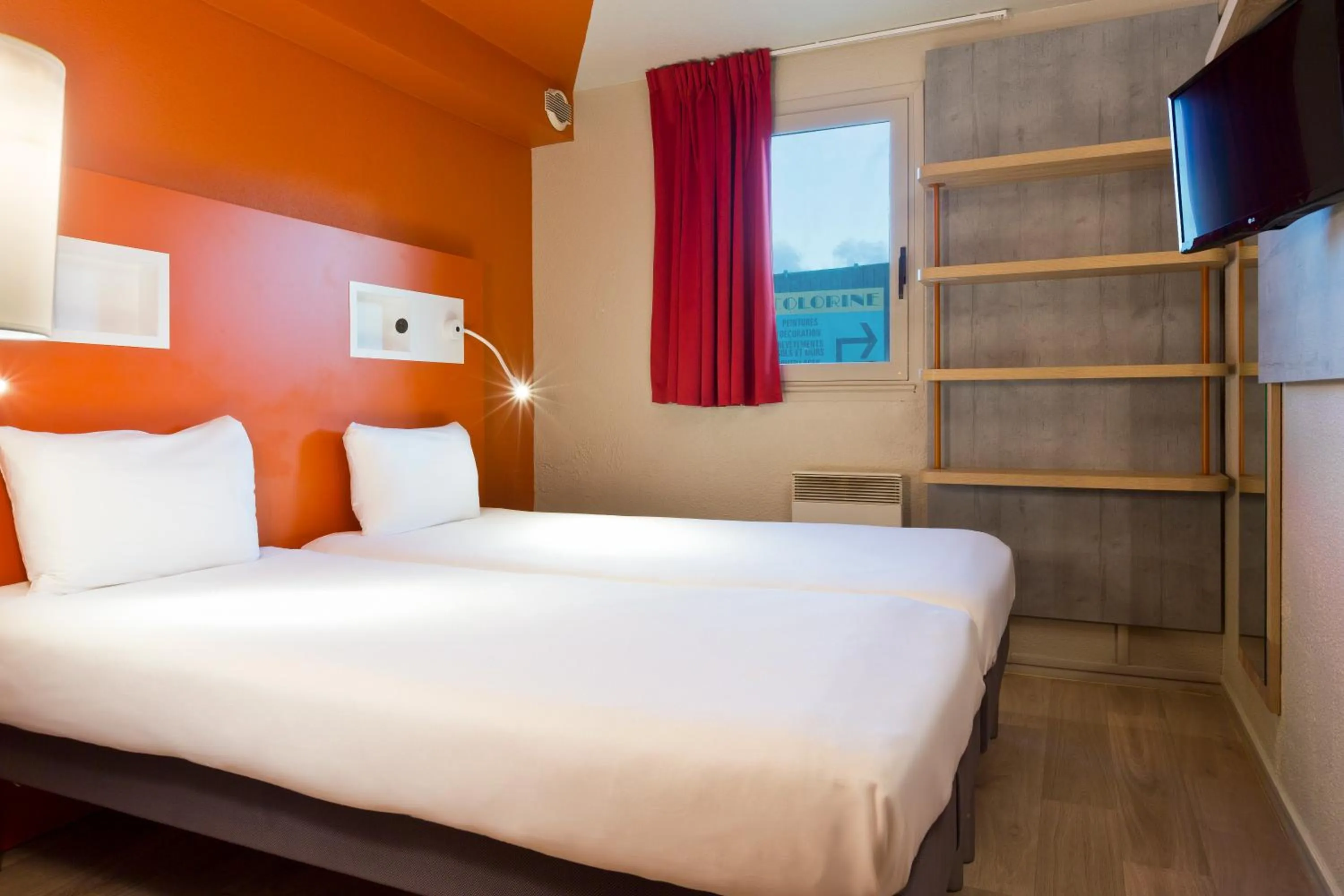 Bed in ibis budget Chilly-Mazarin Les Champarts