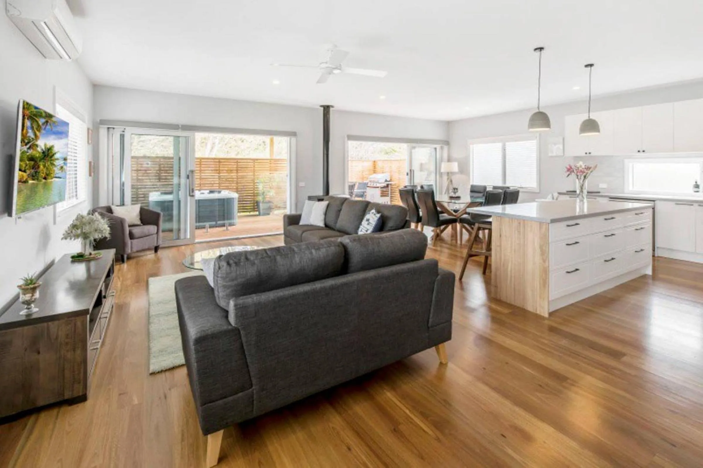 Living room in HALE KUPA Rye Beach House Spa Table Tennis