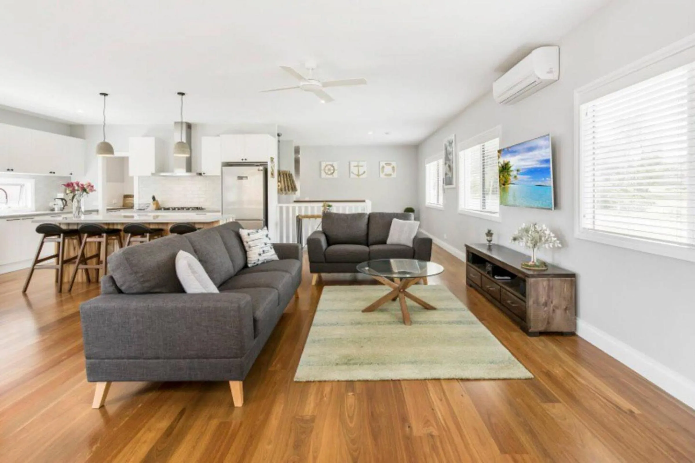 Living room in HALE KUPA Rye Beach House Spa Table Tennis