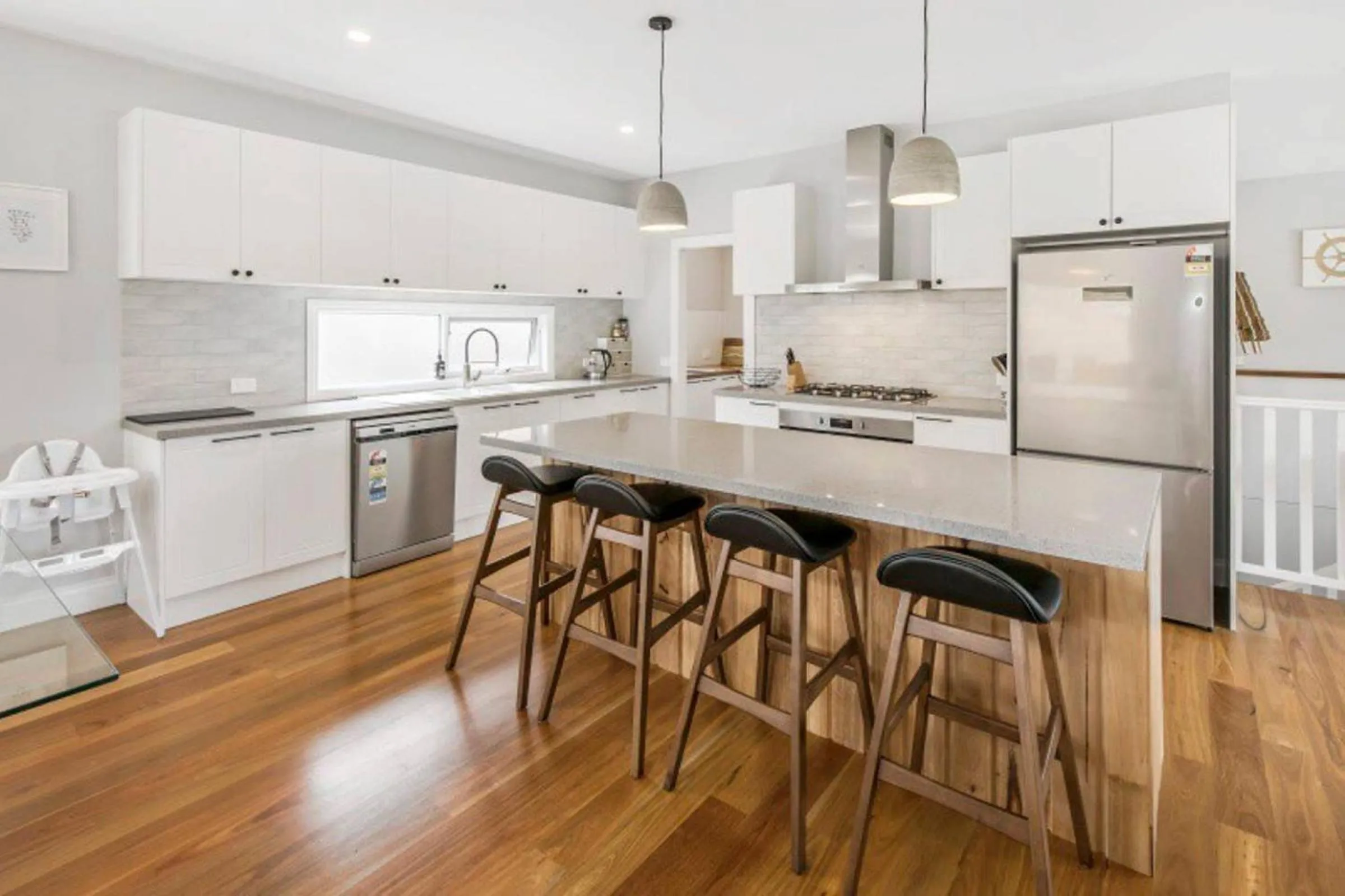 Kitchen or kitchenette in HALE KUPA Rye Beach House Spa Table Tennis