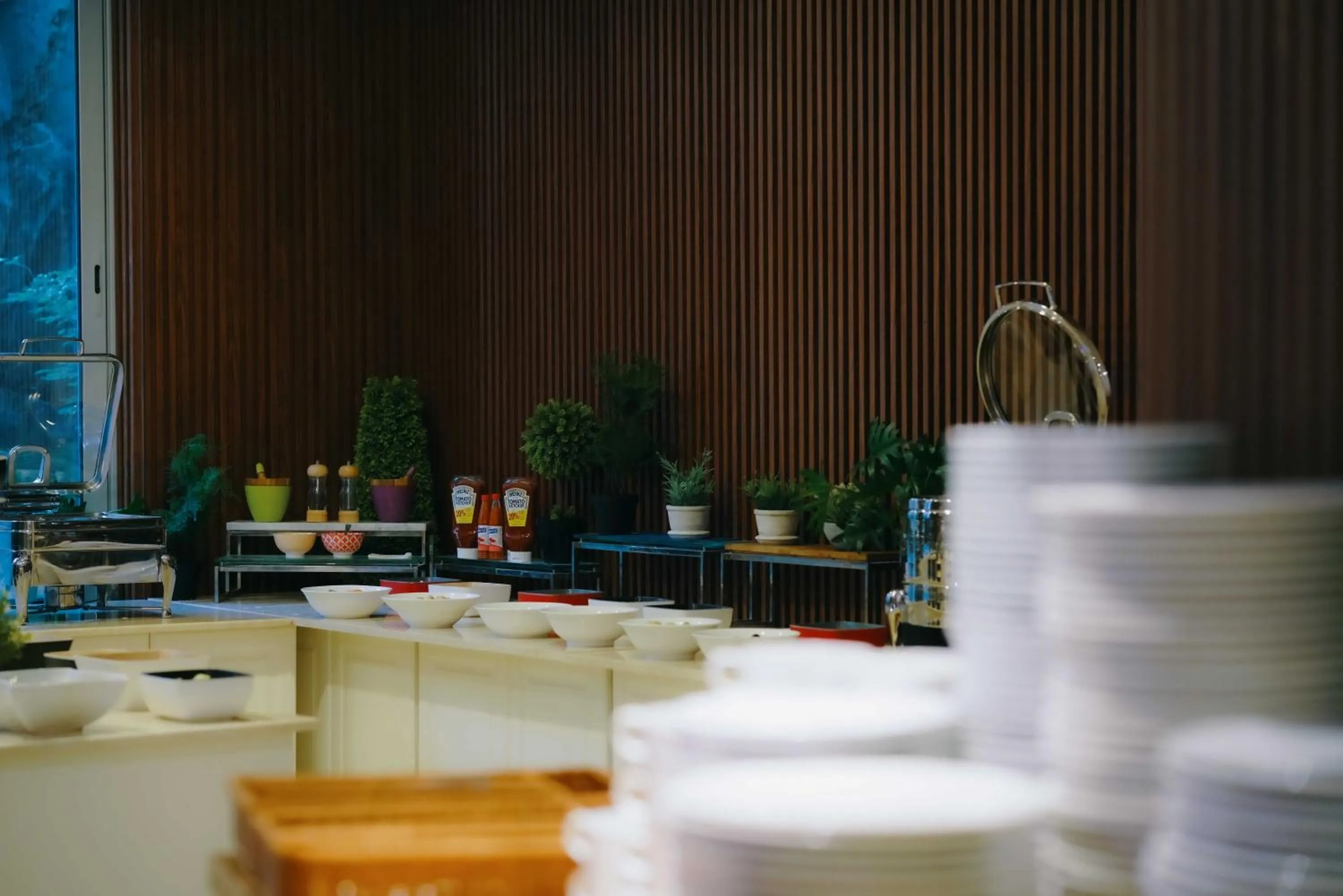 Restaurant/places to eat in Nour Althuria Hotel - Elaf Almaqam