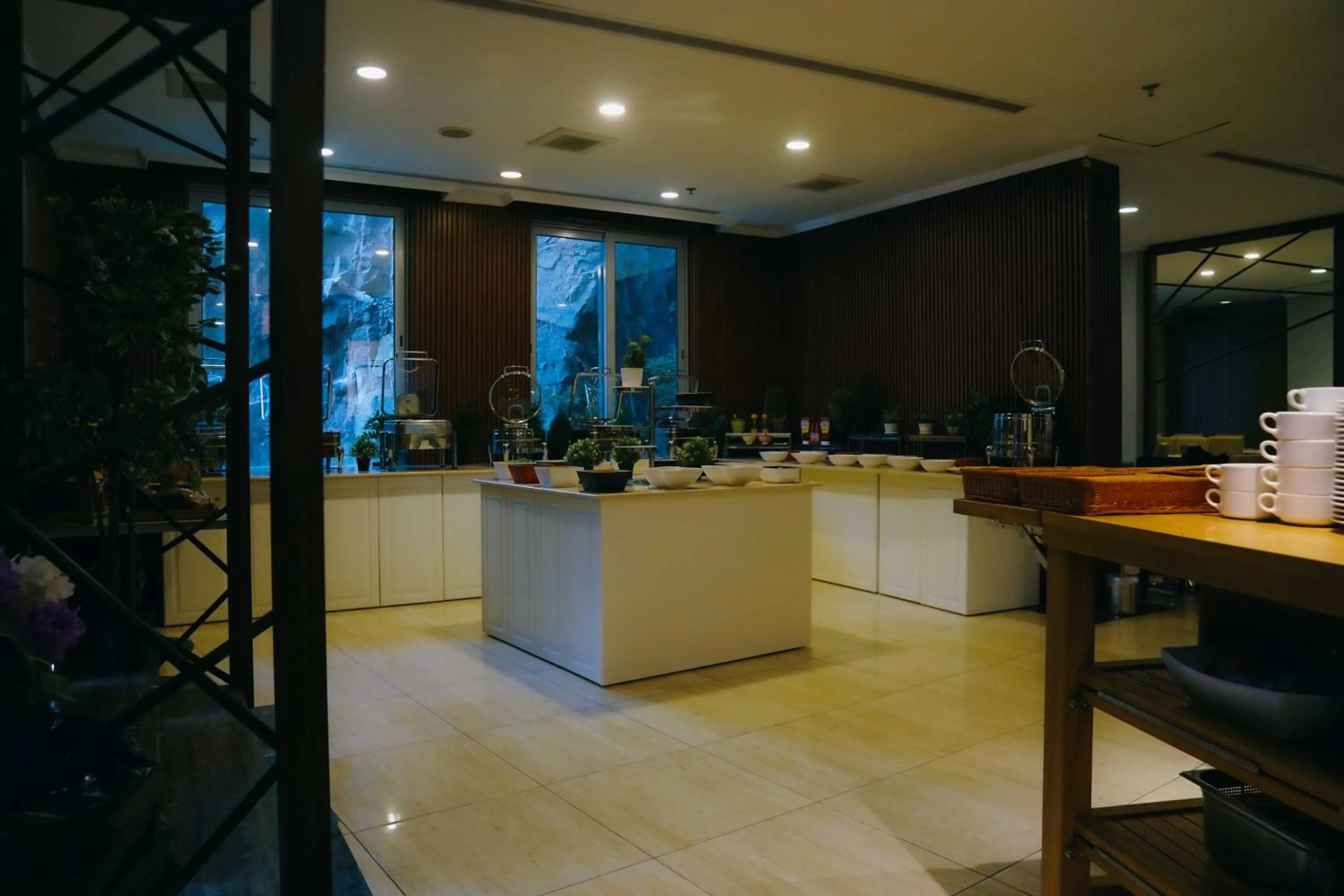 Restaurant/places to eat in Nour Althuria Hotel - Elaf Almaqam