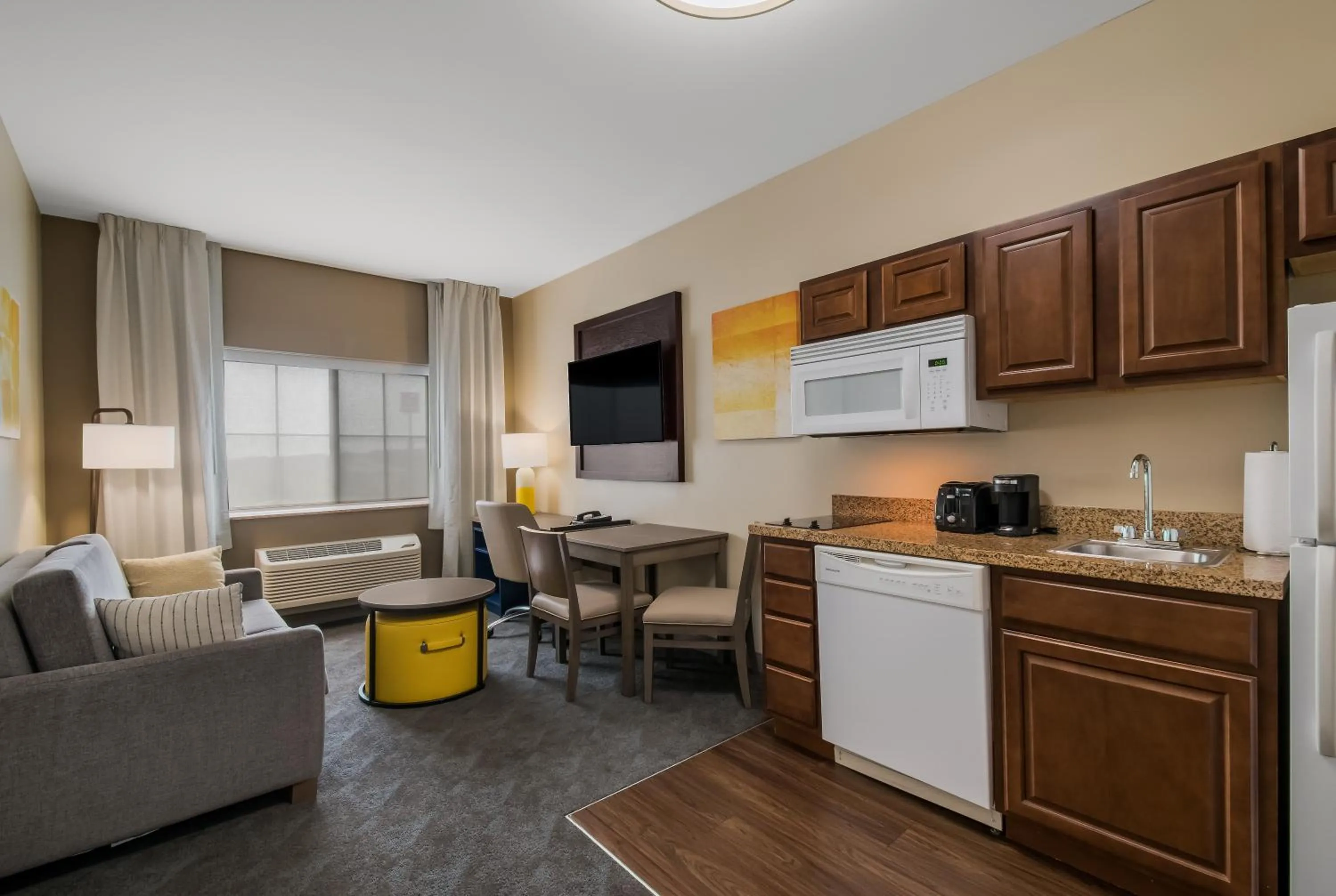 Kitchen or kitchenette in Comfort Inn & Suites Barnesville - Frackville
