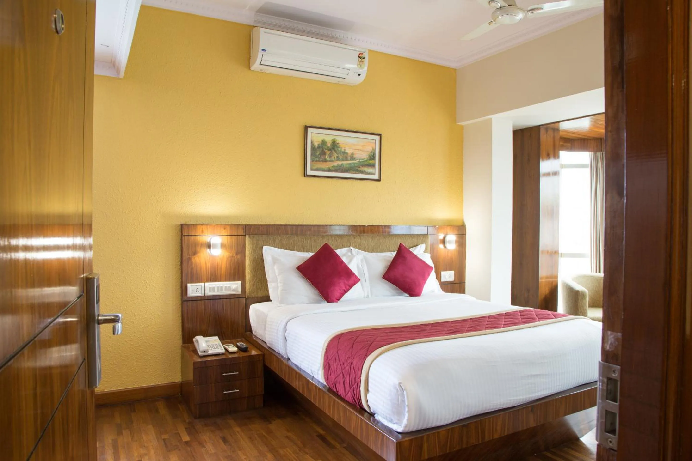 Bedroom, Bed in New Rainbow Business Hotel