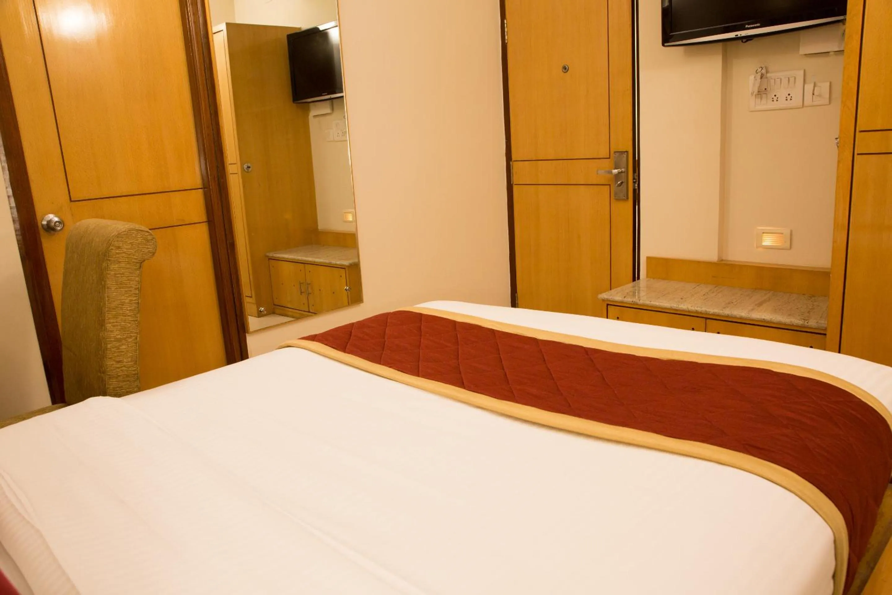 Bed in New Rainbow Business Hotel