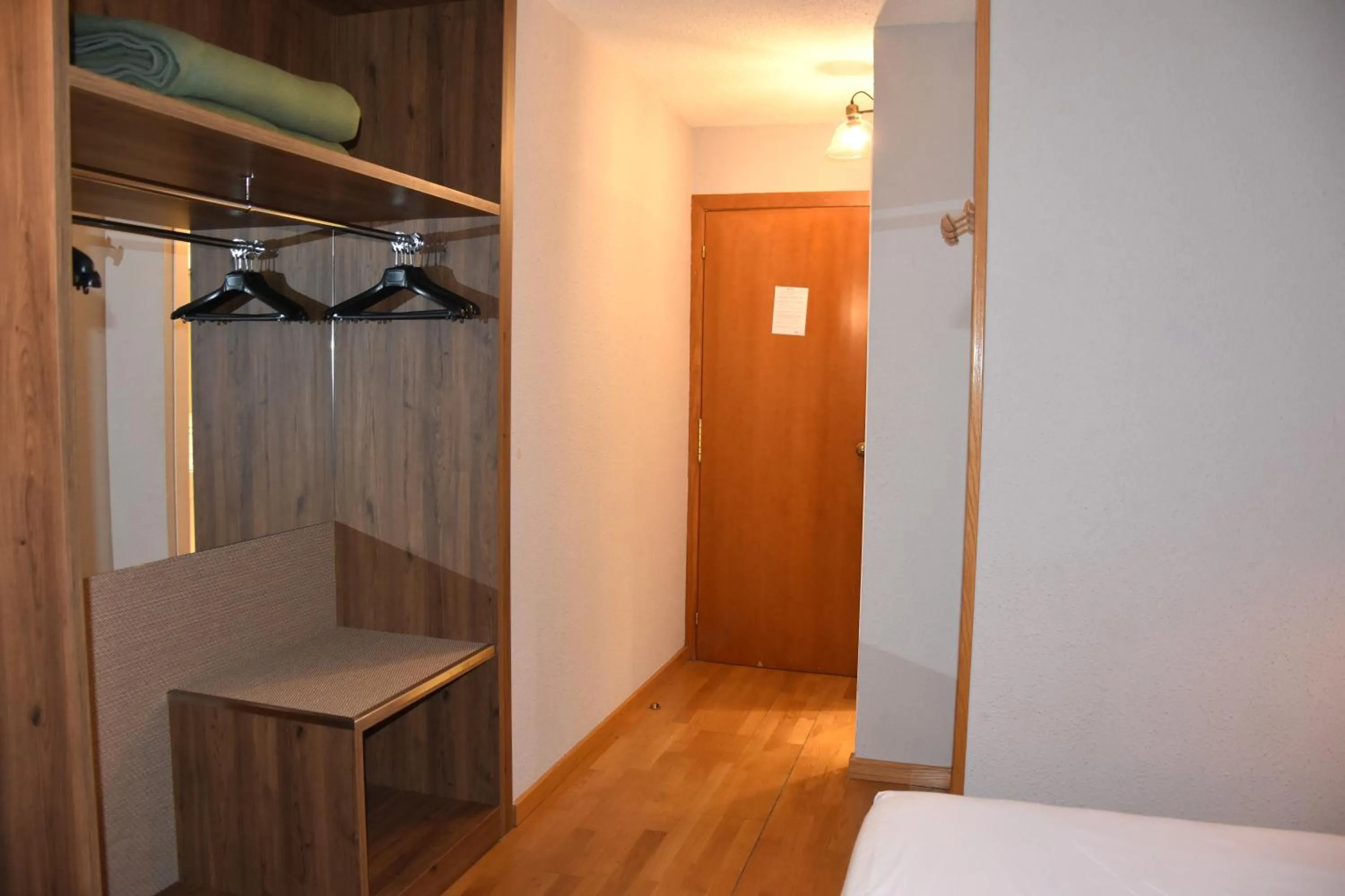 Photo of the whole room, Bed in SNÖ Vall de Boí