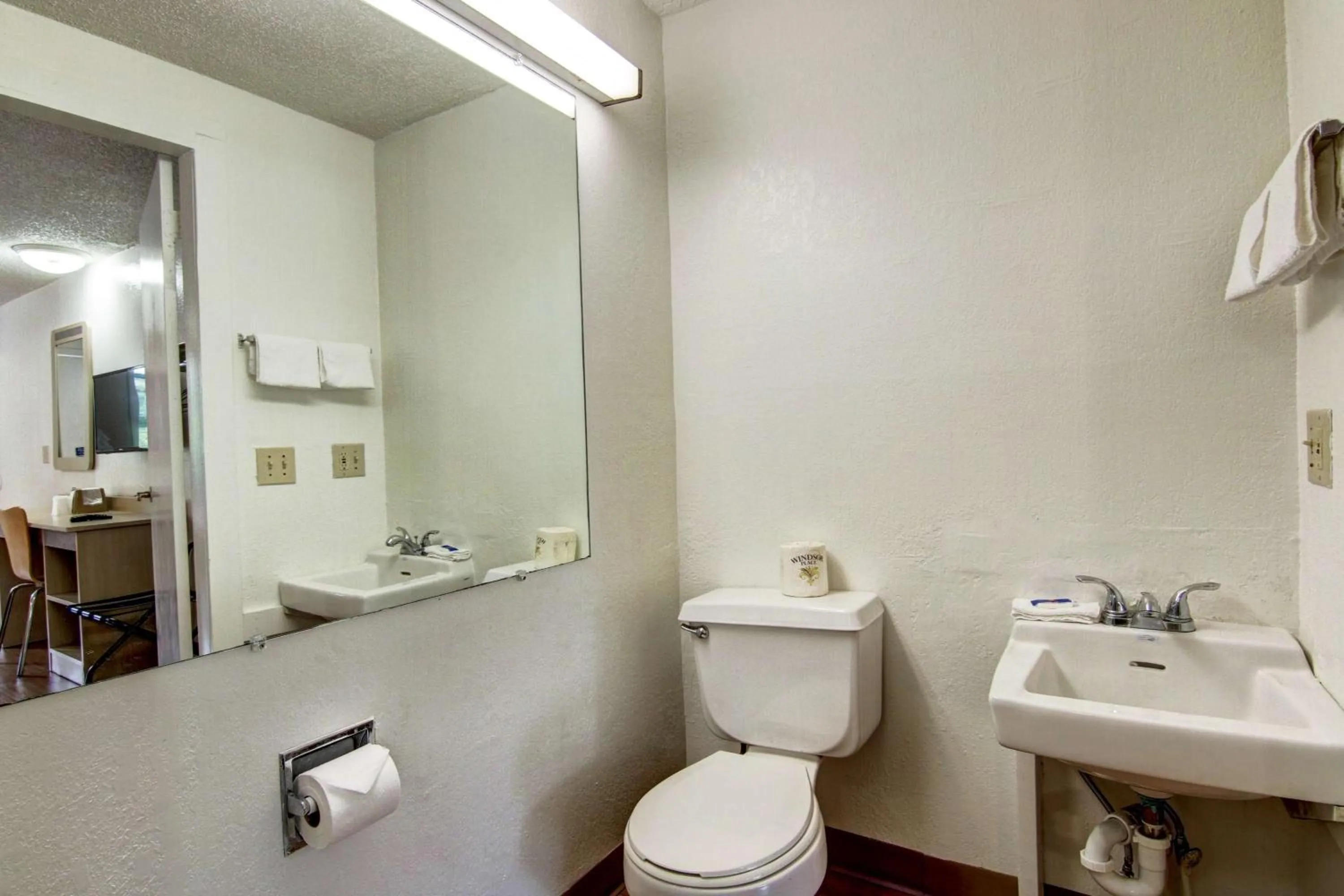 Toilet in Motel 6-Union City, GA - Atlanta Airport