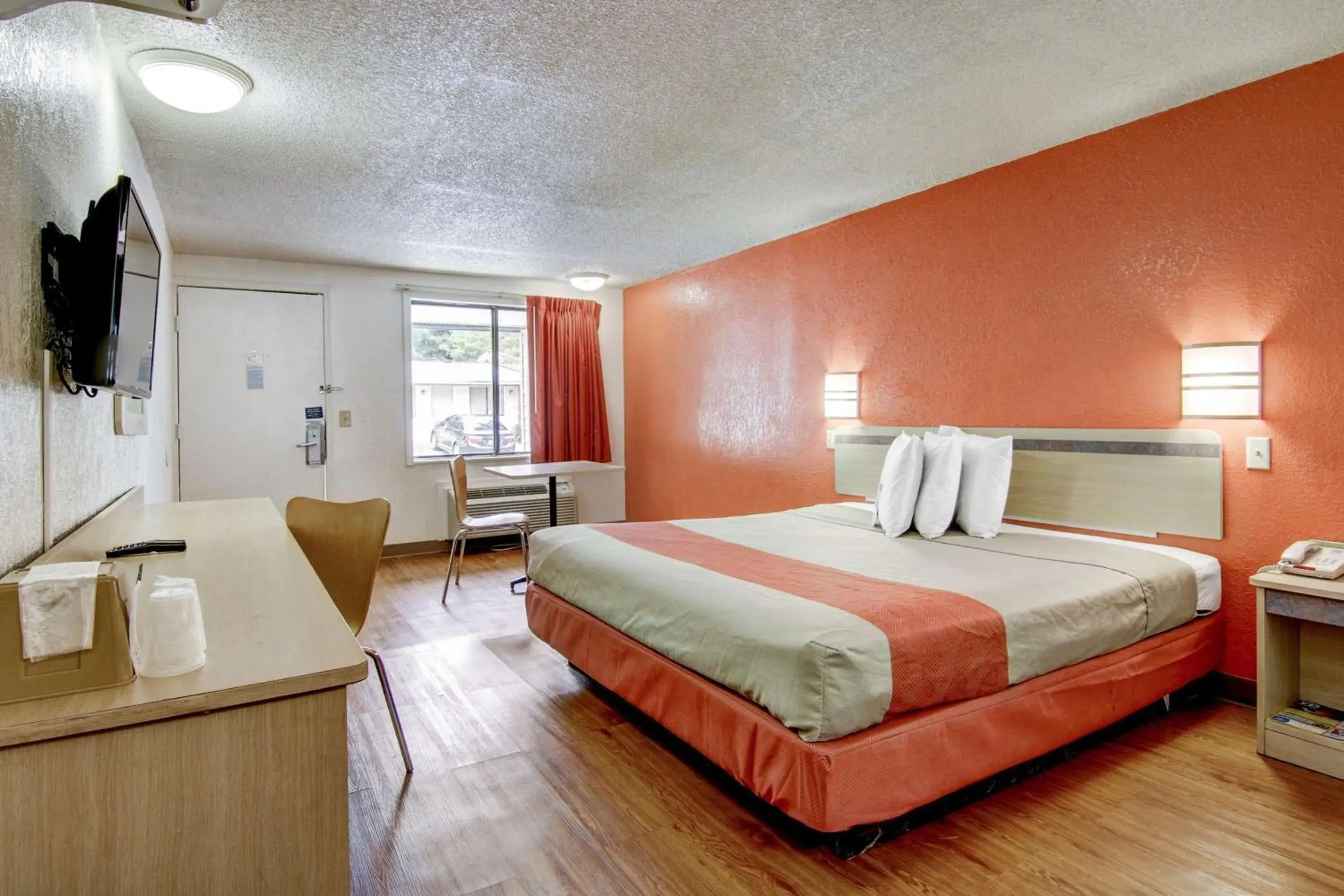 Double Room - single occupancy - Smoking in Motel 6-Union City, GA - Atlanta Airport Double Room - single occupancy - Smoking in Motel 6-Union City, GA - Atlanta Airport