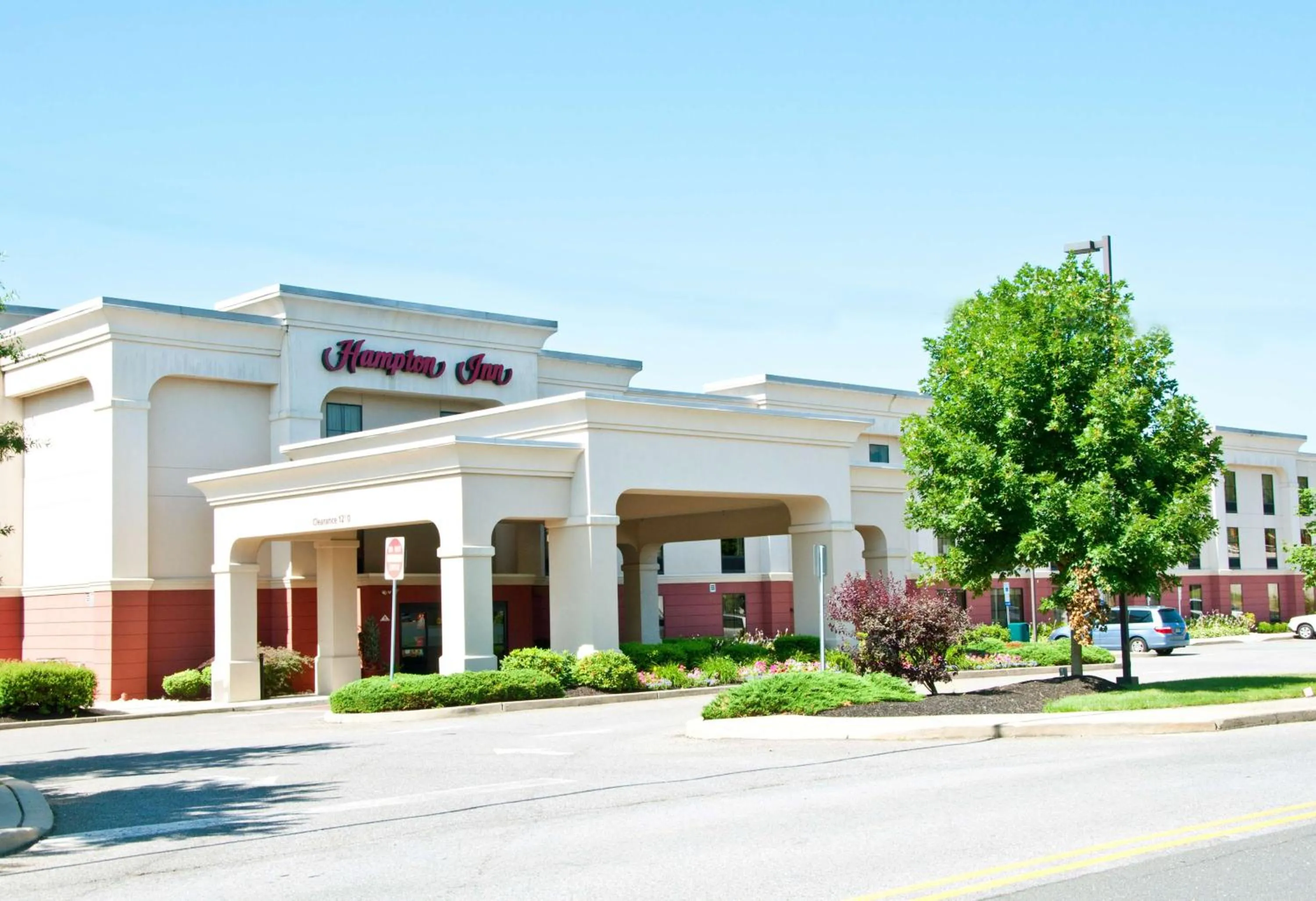 Property building in Hampton Inn East Windsor